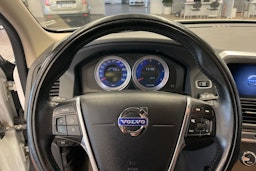 Valkoinen Volvo XC60 2013 kuva 18.