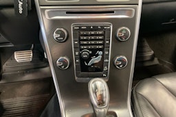 Valkoinen Volvo XC60 2013 kuva 19.