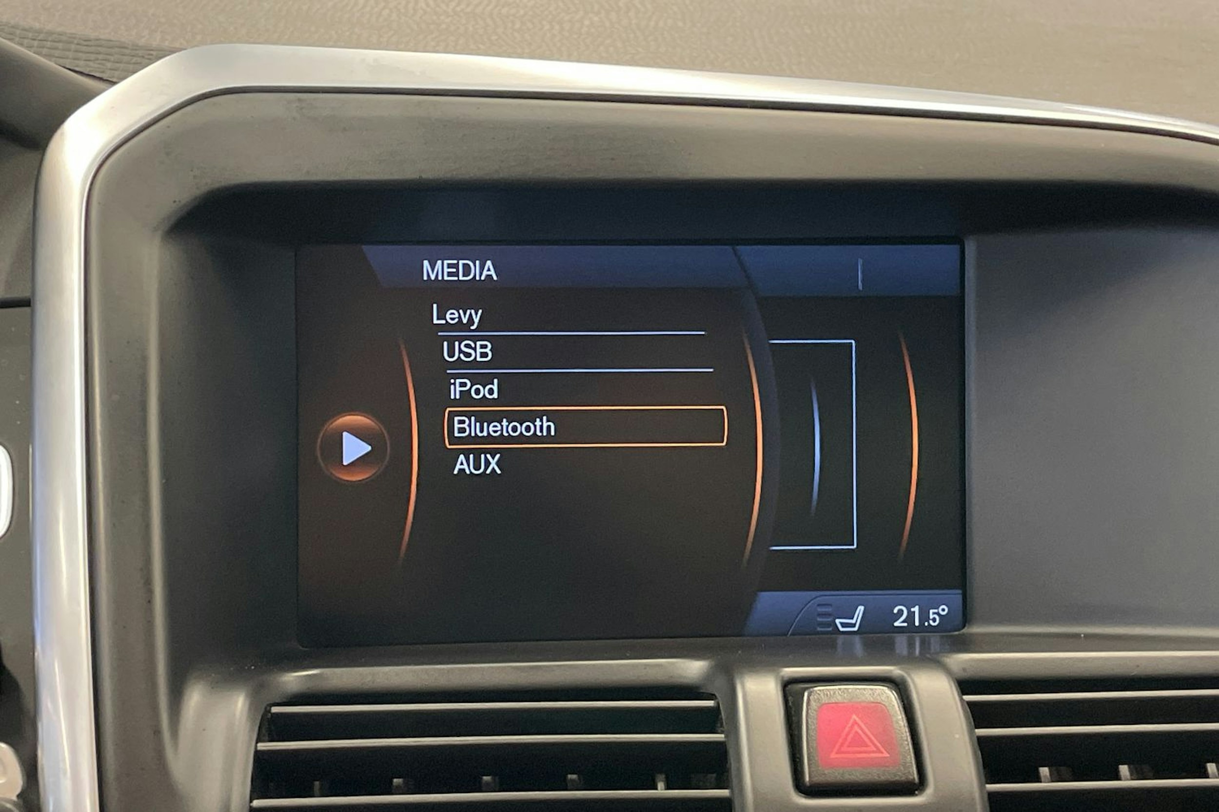 Valkoinen Volvo XC60 2013 kuva 20.