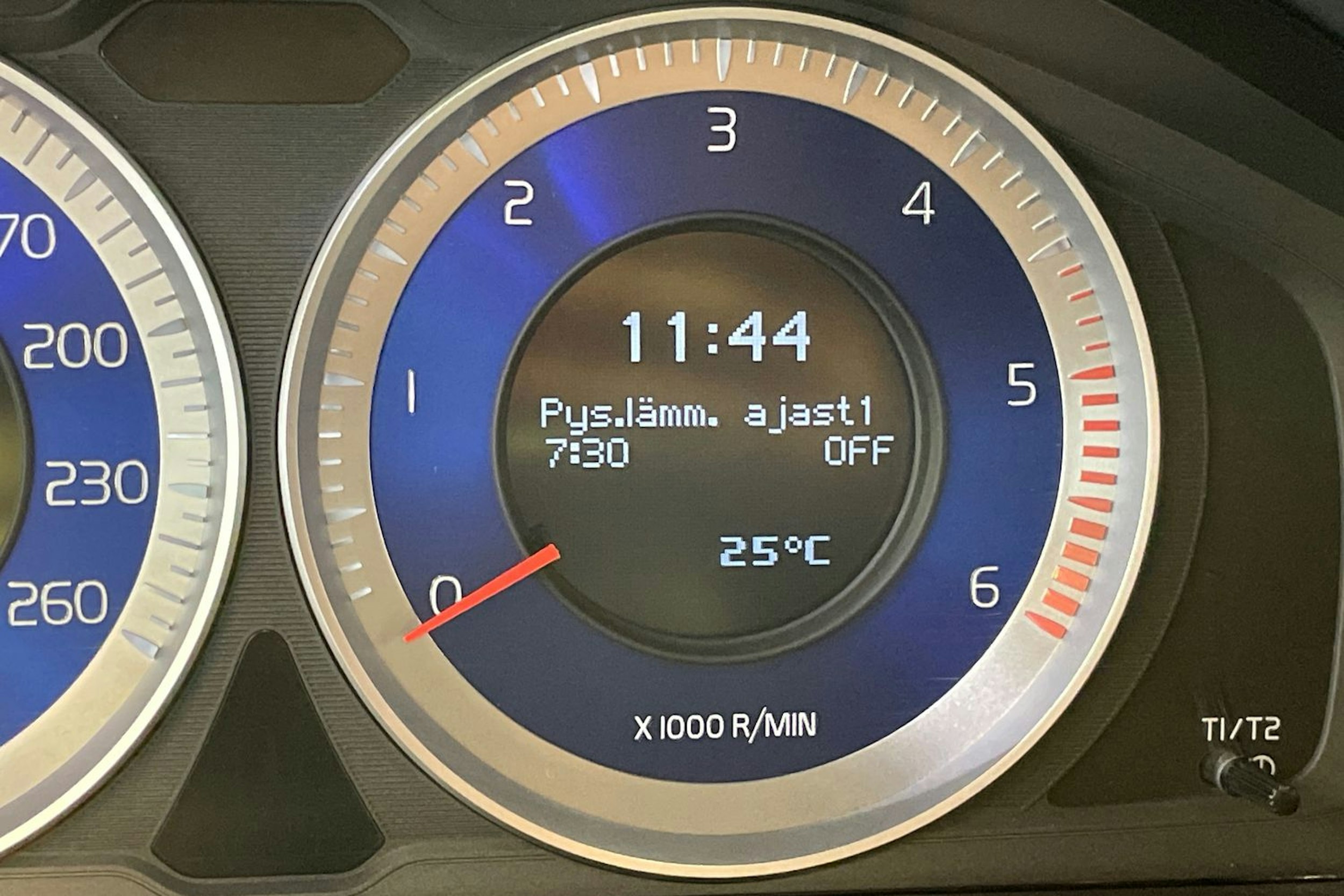 Valkoinen Volvo XC60 2013 kuva 21.