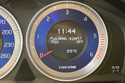 Valkoinen Volvo XC60 2013 kuva 21.