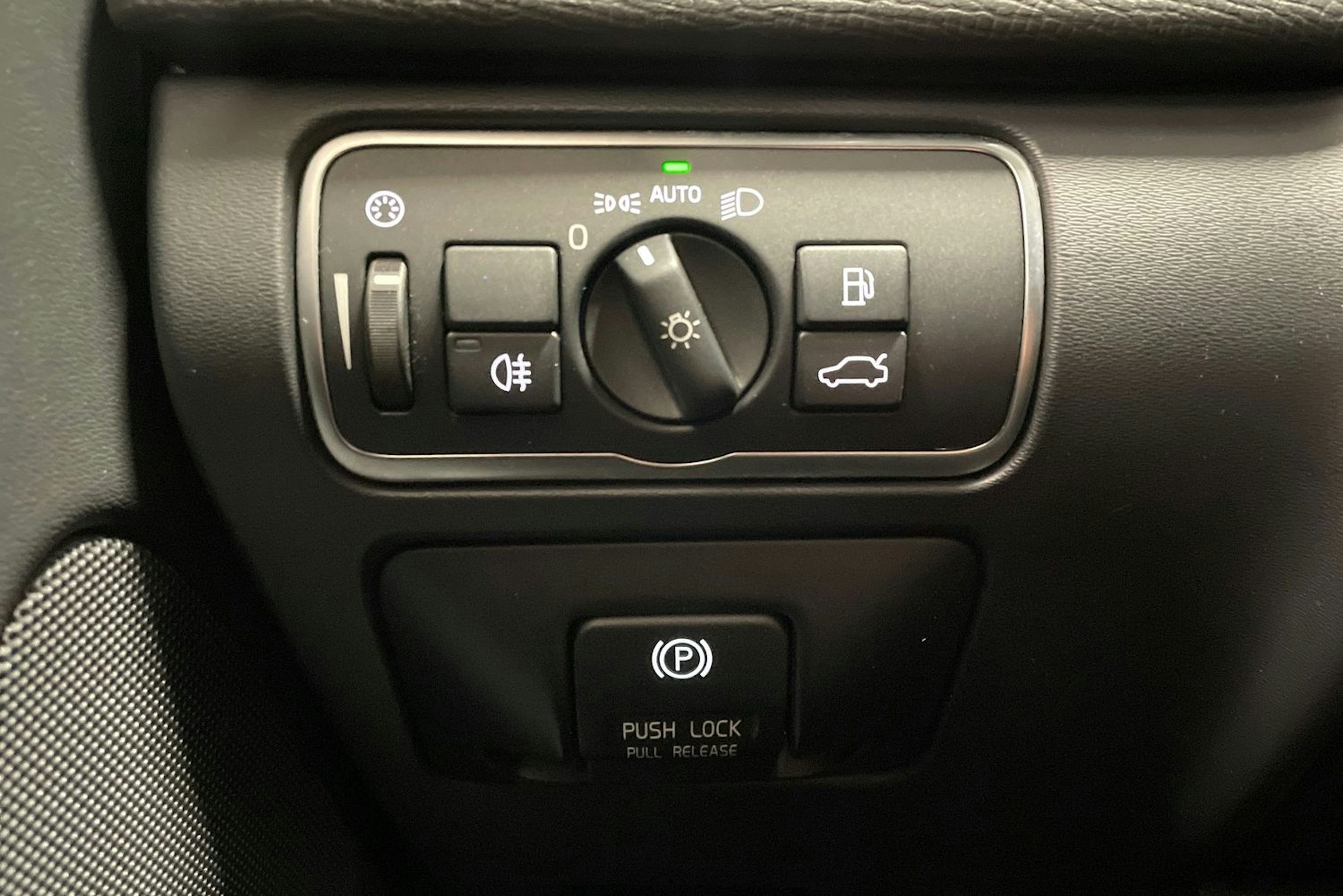 valkoinen Volvo XC60 2013 kuva 20.