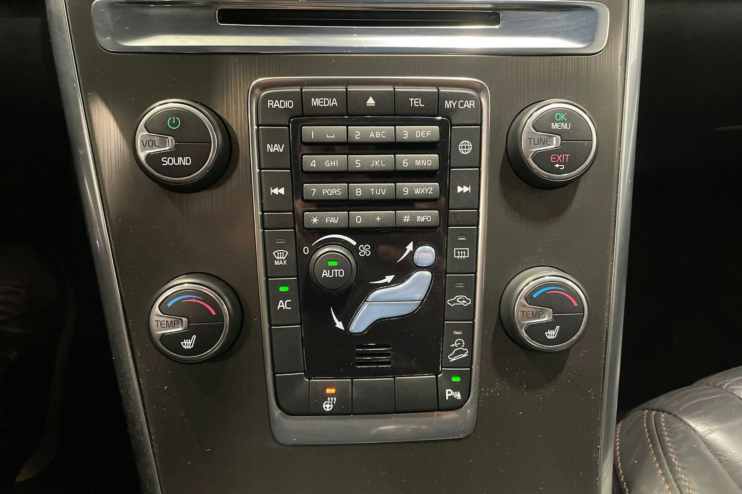 valkoinen Volvo XC60 2013 kuva 24.