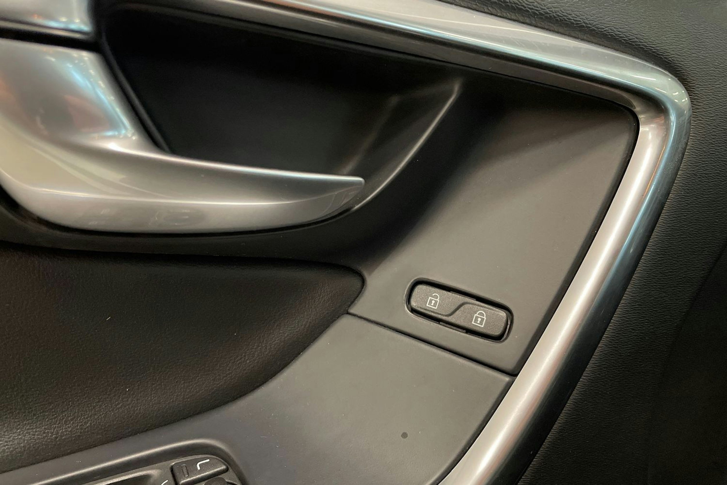 valkoinen Volvo XC60 2013 kuva 27.