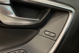 valkoinen Volvo XC60 2013 kuva 27.