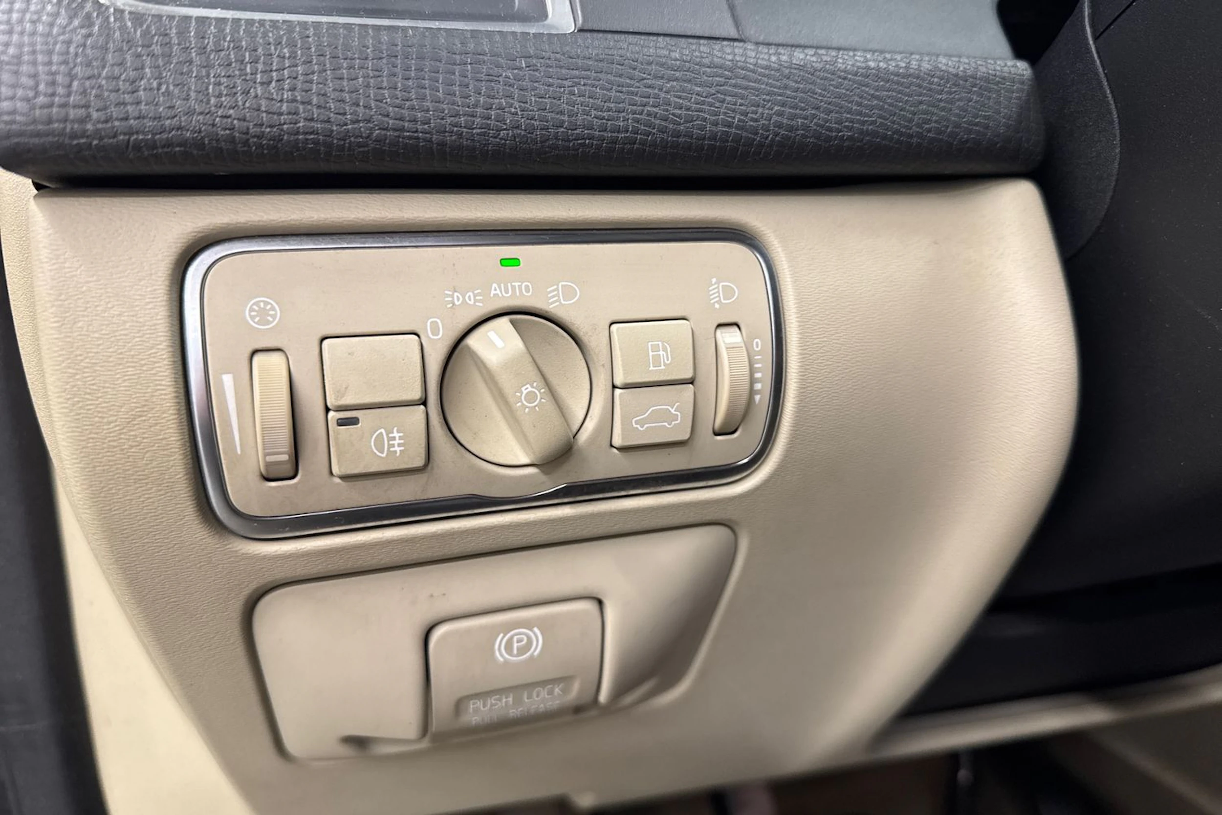 ruskea (beige) Volvo XC60 2014 kuva 18.