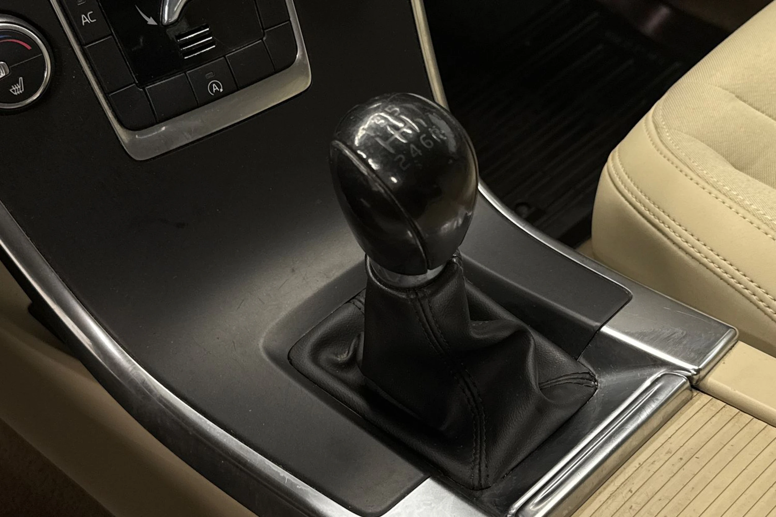 ruskea (beige) Volvo XC60 2014 kuva 24.