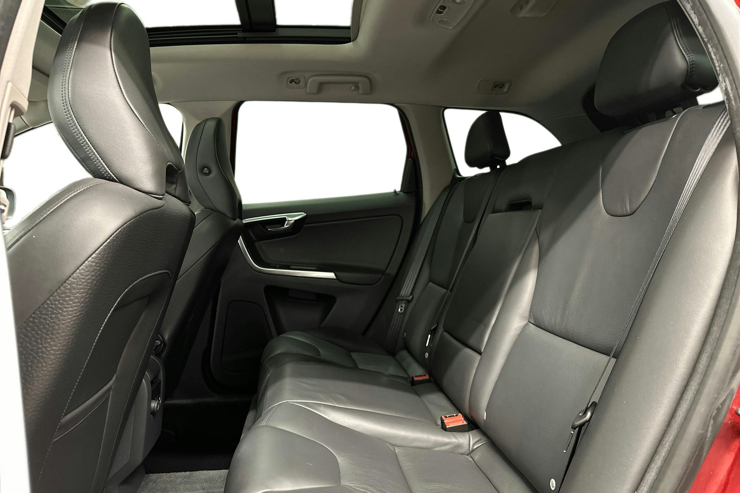 punainen Volvo XC60 2014 kuva 10.