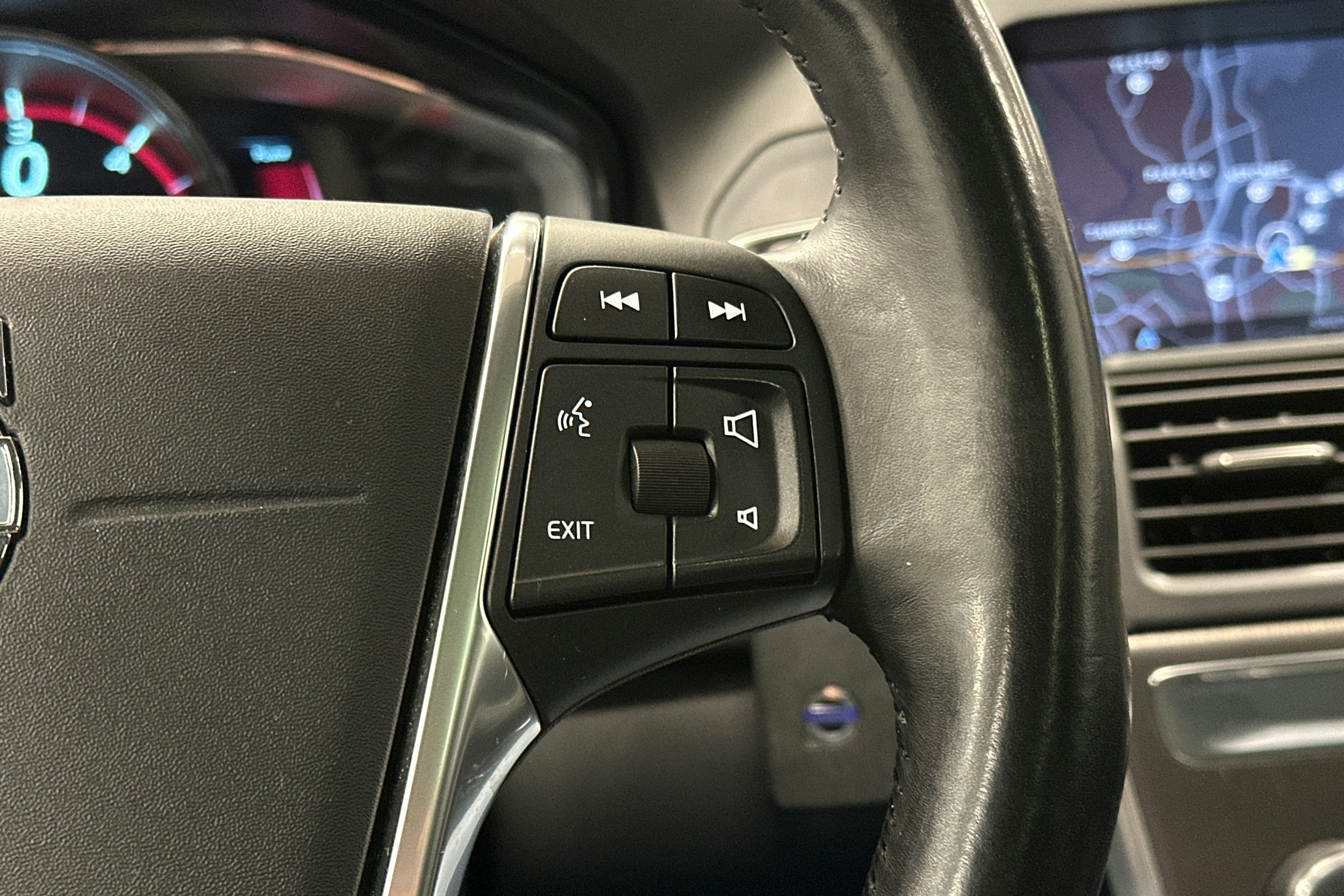 punainen Volvo XC60 2014 kuva 20.