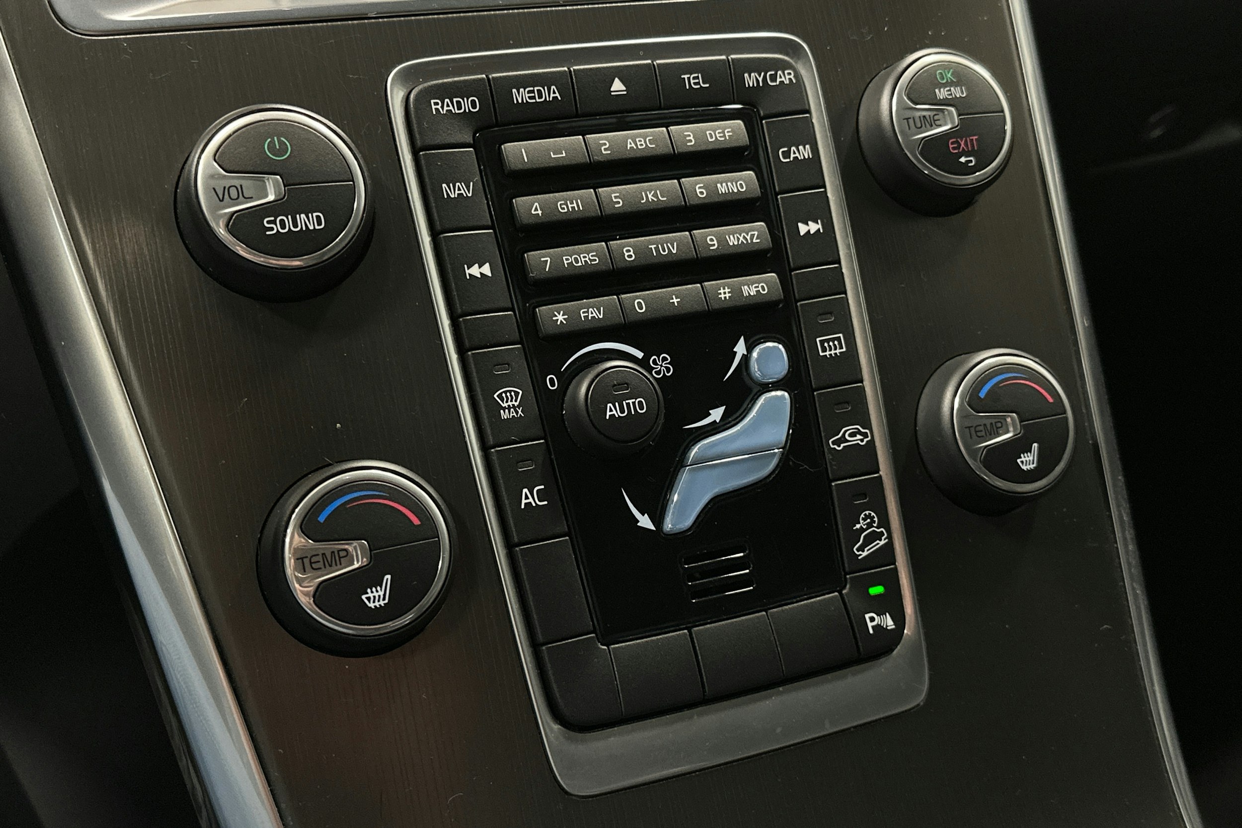 punainen Volvo XC60 2014 kuva 26.