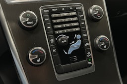 punainen Volvo XC60 2014 kuva 26.