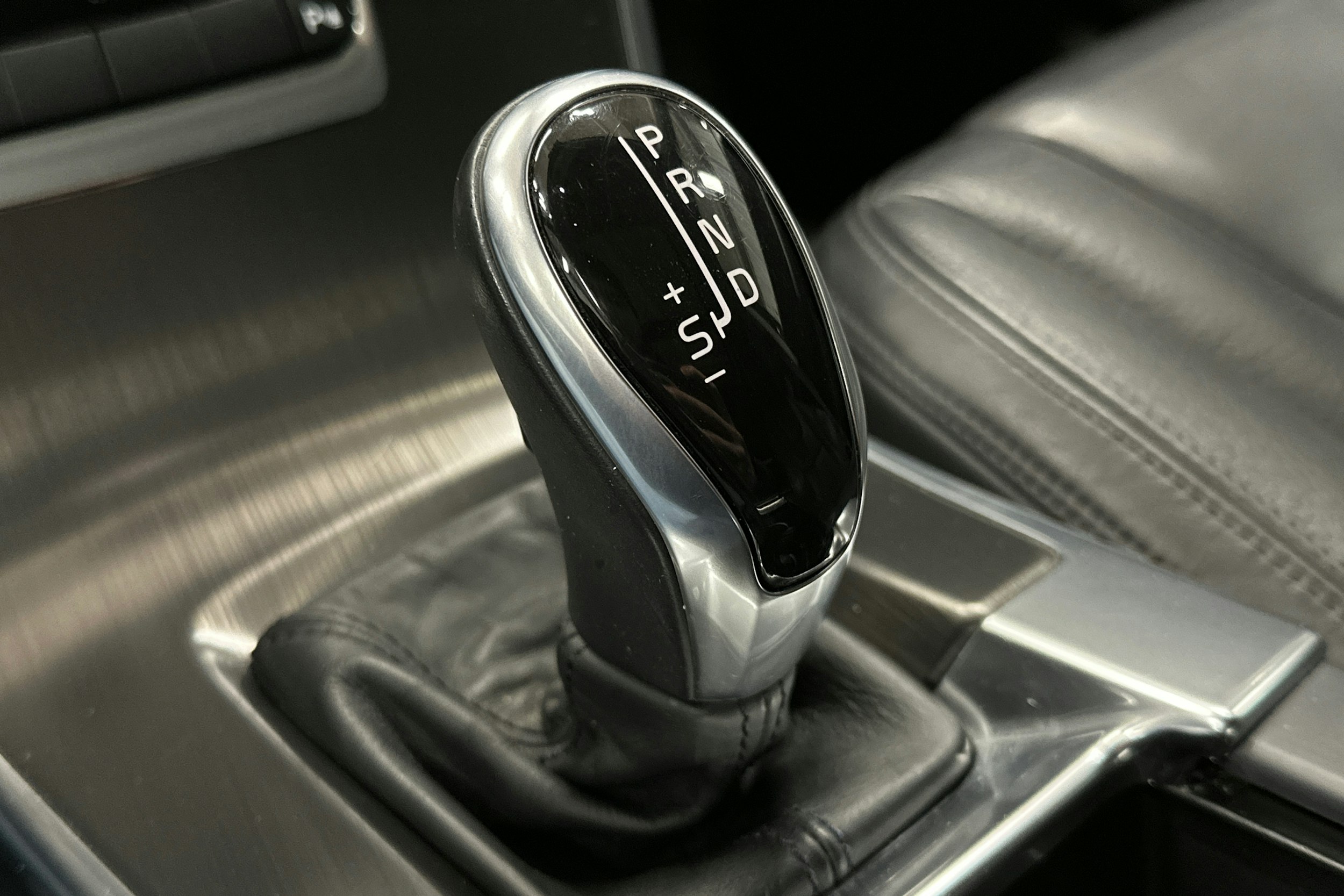 punainen Volvo XC60 2014 kuva 27.