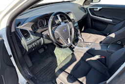 Valkoinen Volvo XC60 2014 kuva 3.