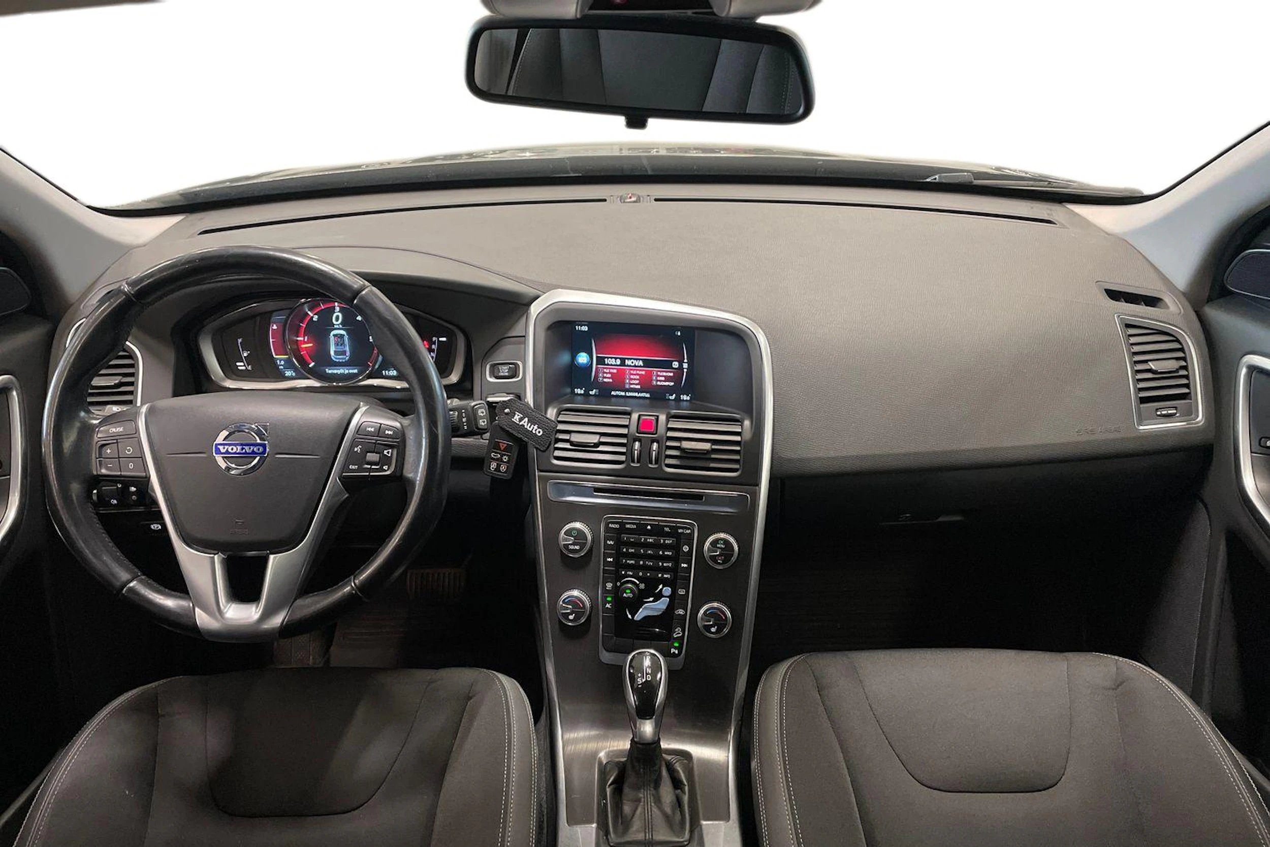 musta Volvo XC60 2015 kuva 9.