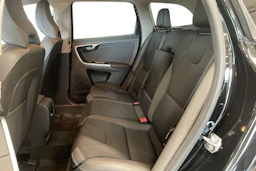 musta Volvo XC60 2015 kuva 11.