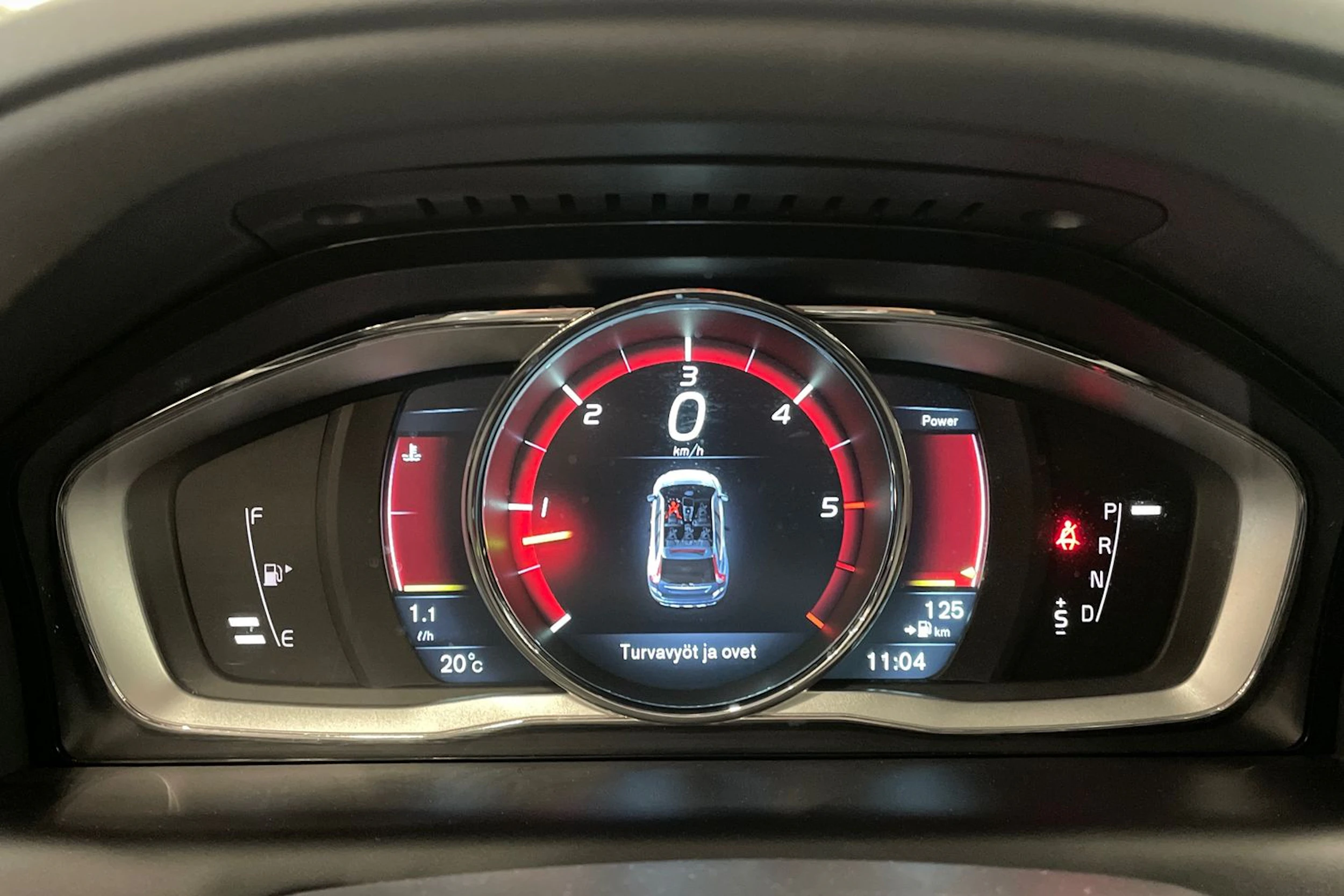 musta Volvo XC60 2015 kuva 17.