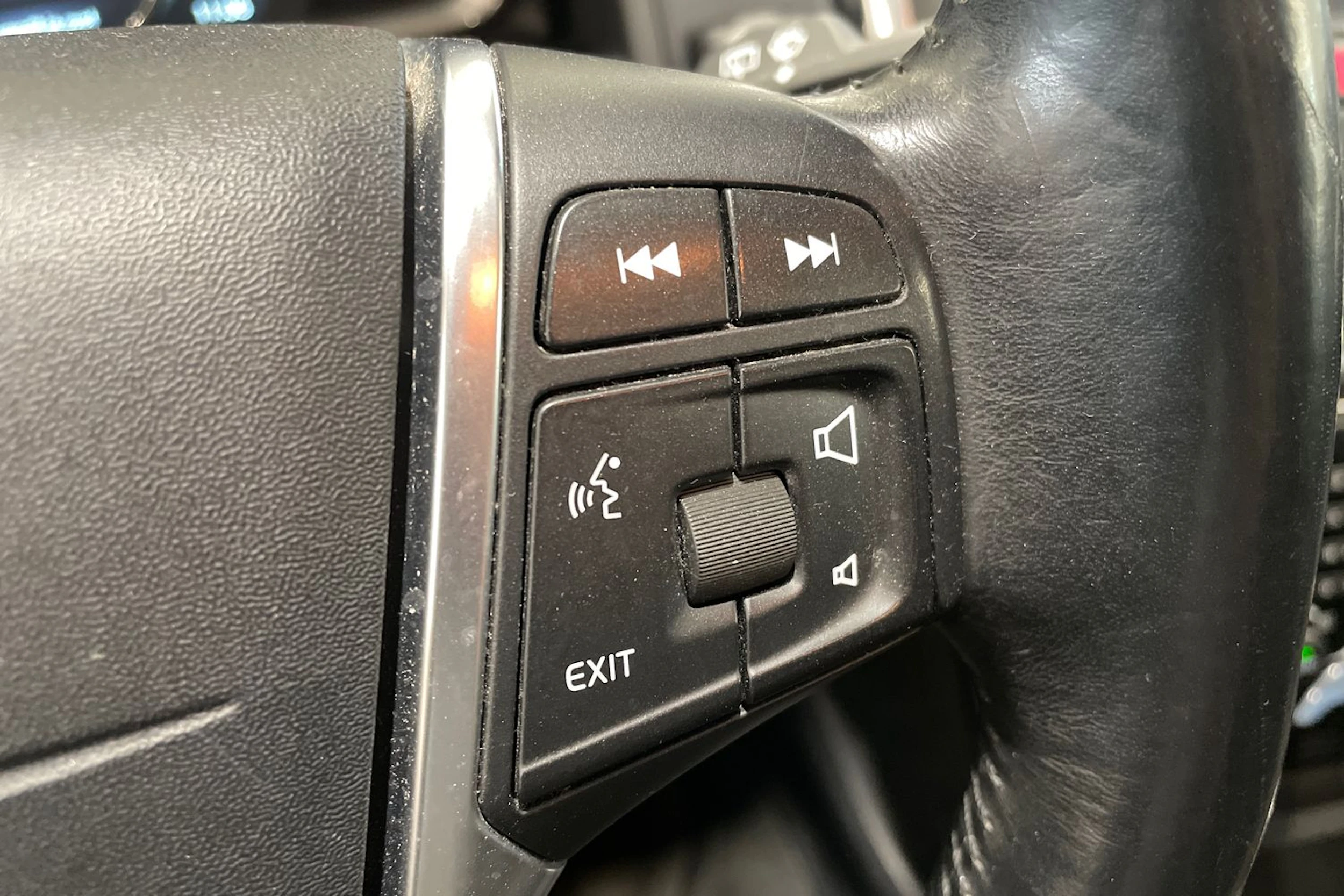 musta Volvo XC60 2015 kuva 18.