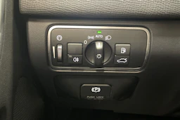 musta Volvo XC60 2015 kuva 20.