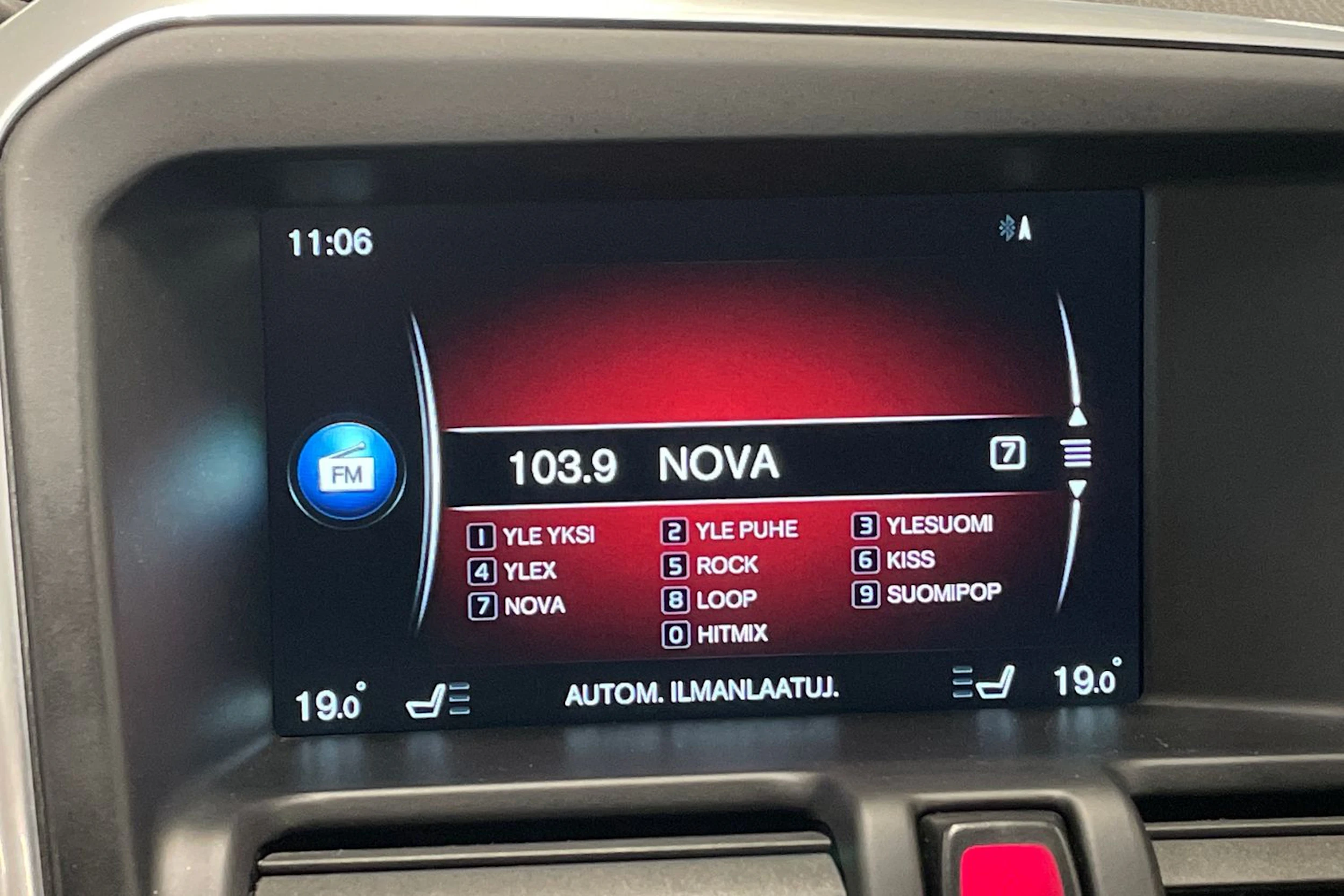 musta Volvo XC60 2015 kuva 21.