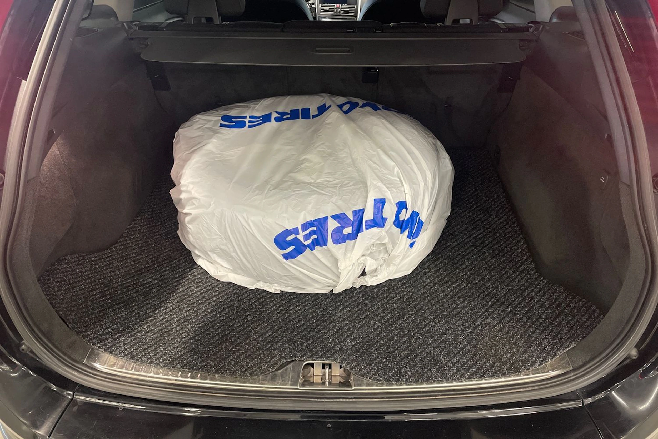 musta Volvo XC60 2015 kuva 29.