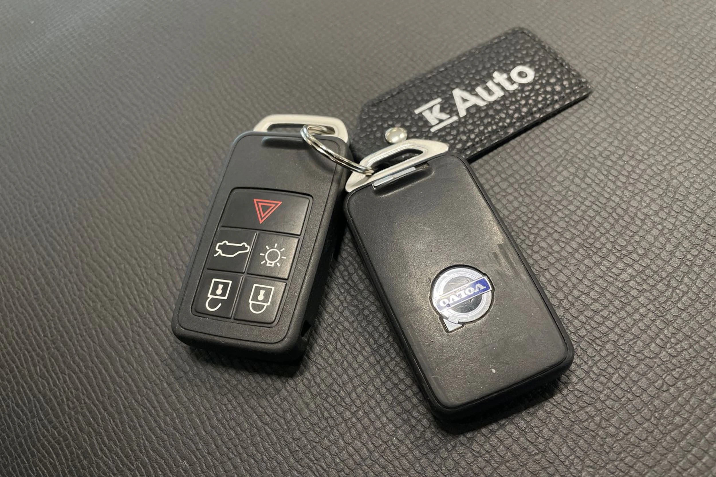 musta Volvo XC60 2015 kuva 32.