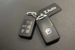 musta Volvo XC60 2015 kuva 32.