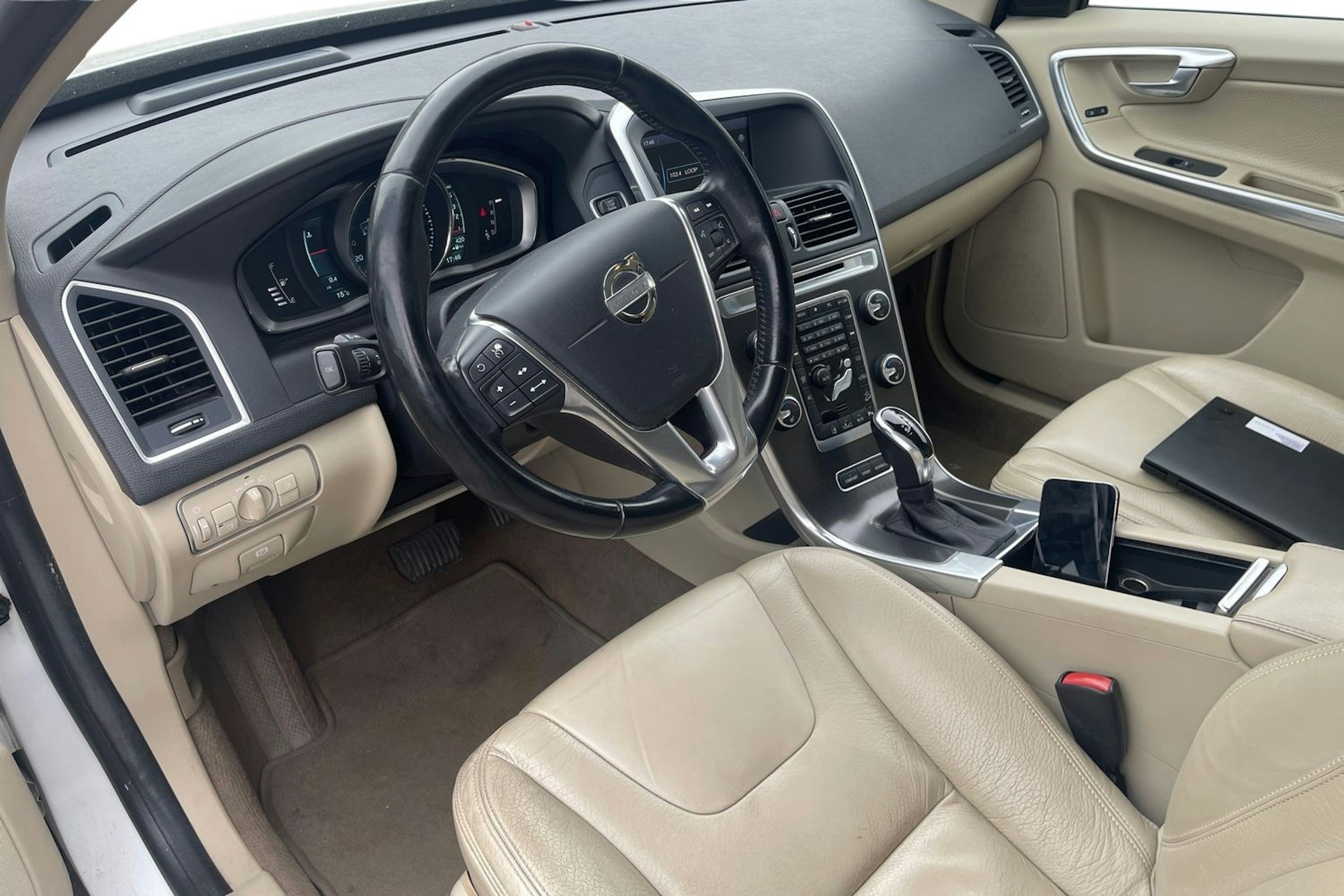valkoinen Volvo XC60 2014 kuva 3.