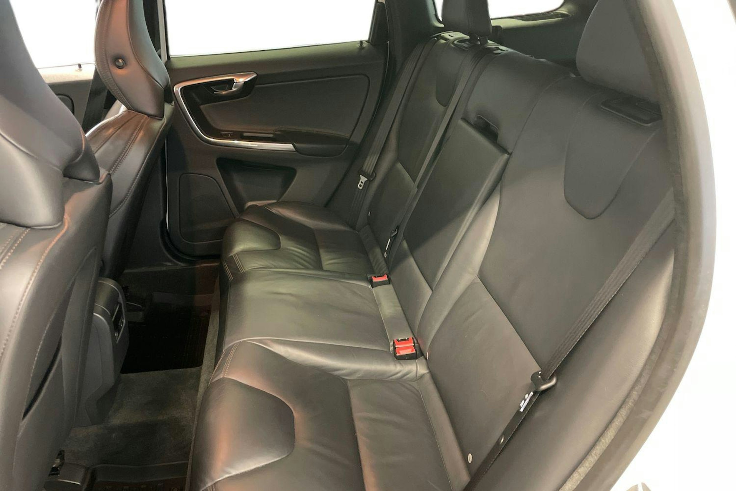 valkoinen Volvo XC60 2014 kuva 8.