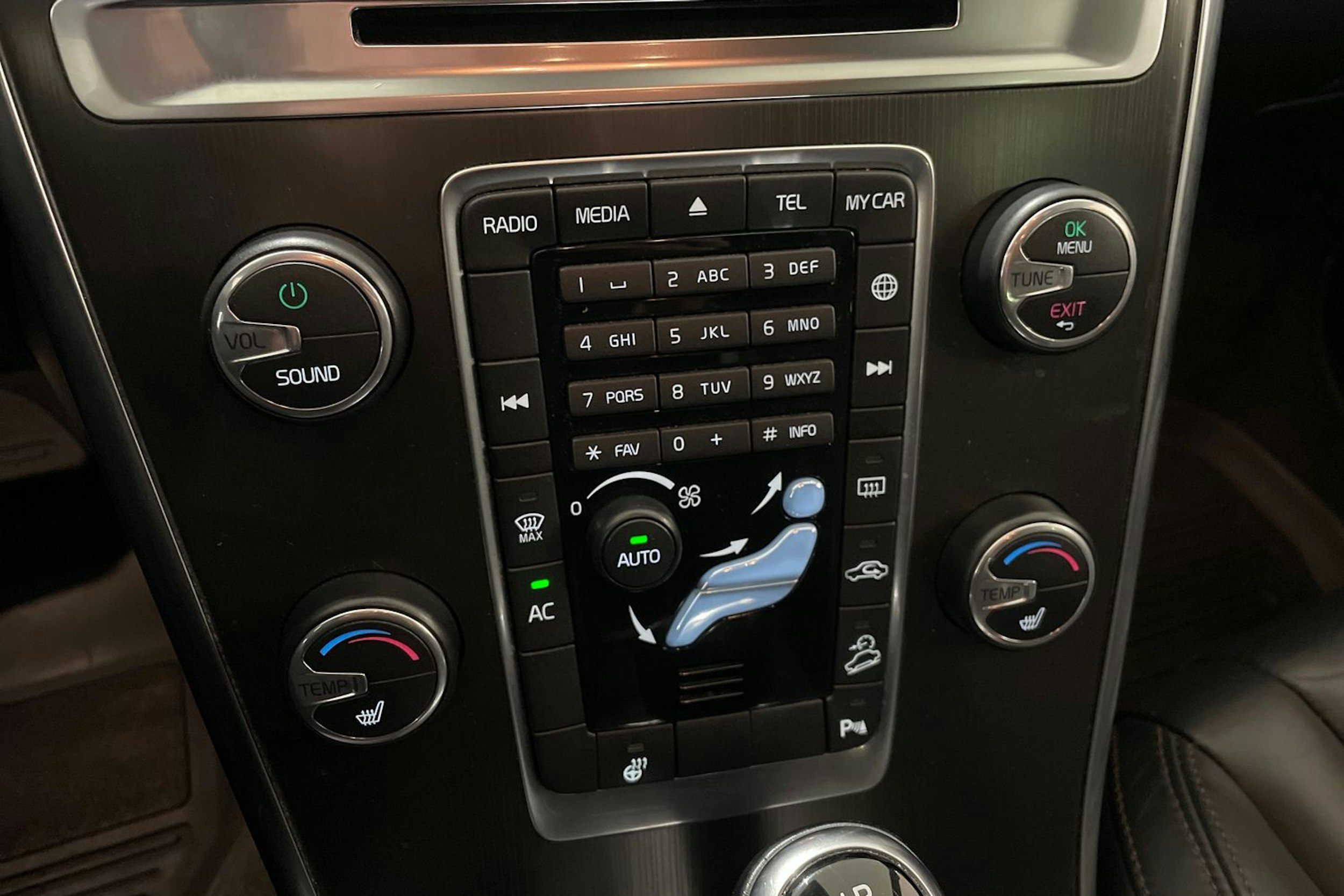 valkoinen Volvo XC60 2014 kuva 11.