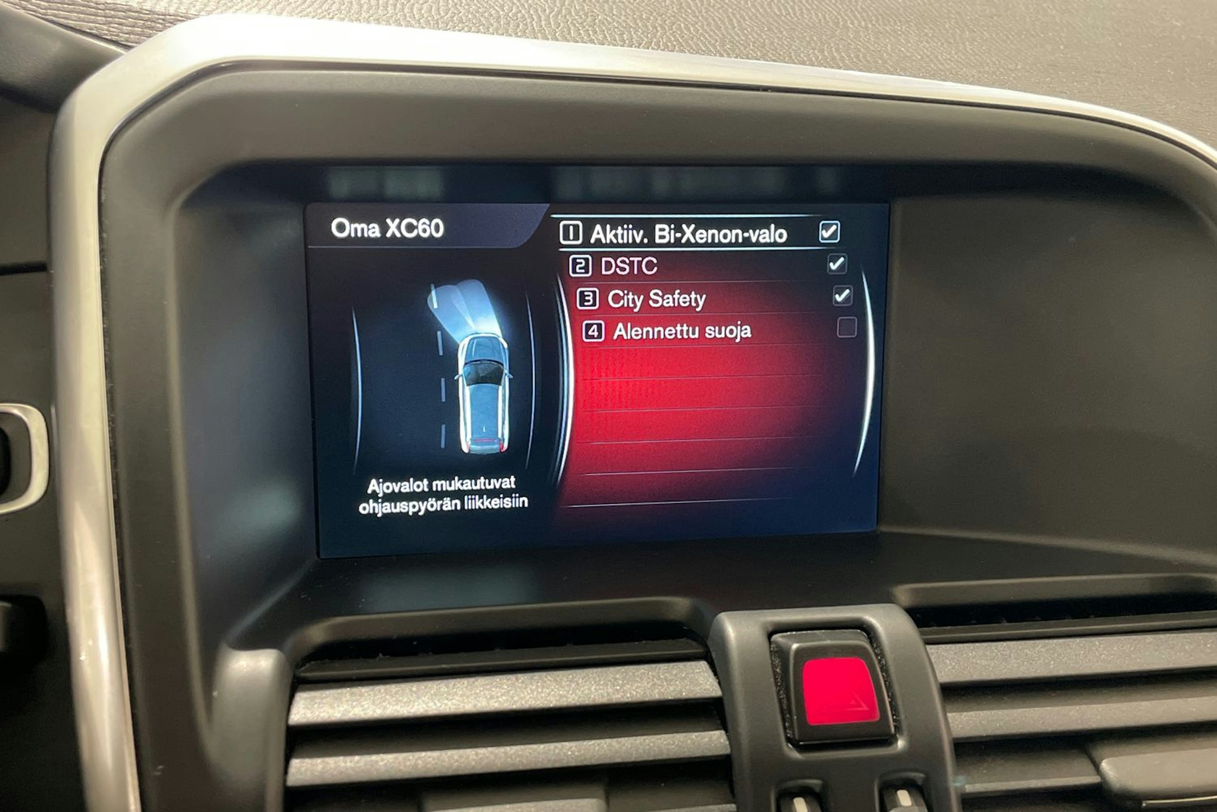 valkoinen Volvo XC60 2014 kuva 14.