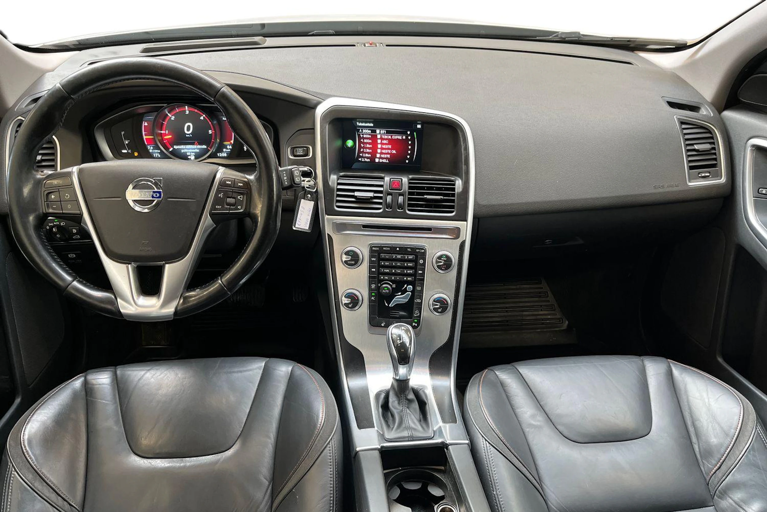 valkoinen Volvo XC60 2014 kuva 7.