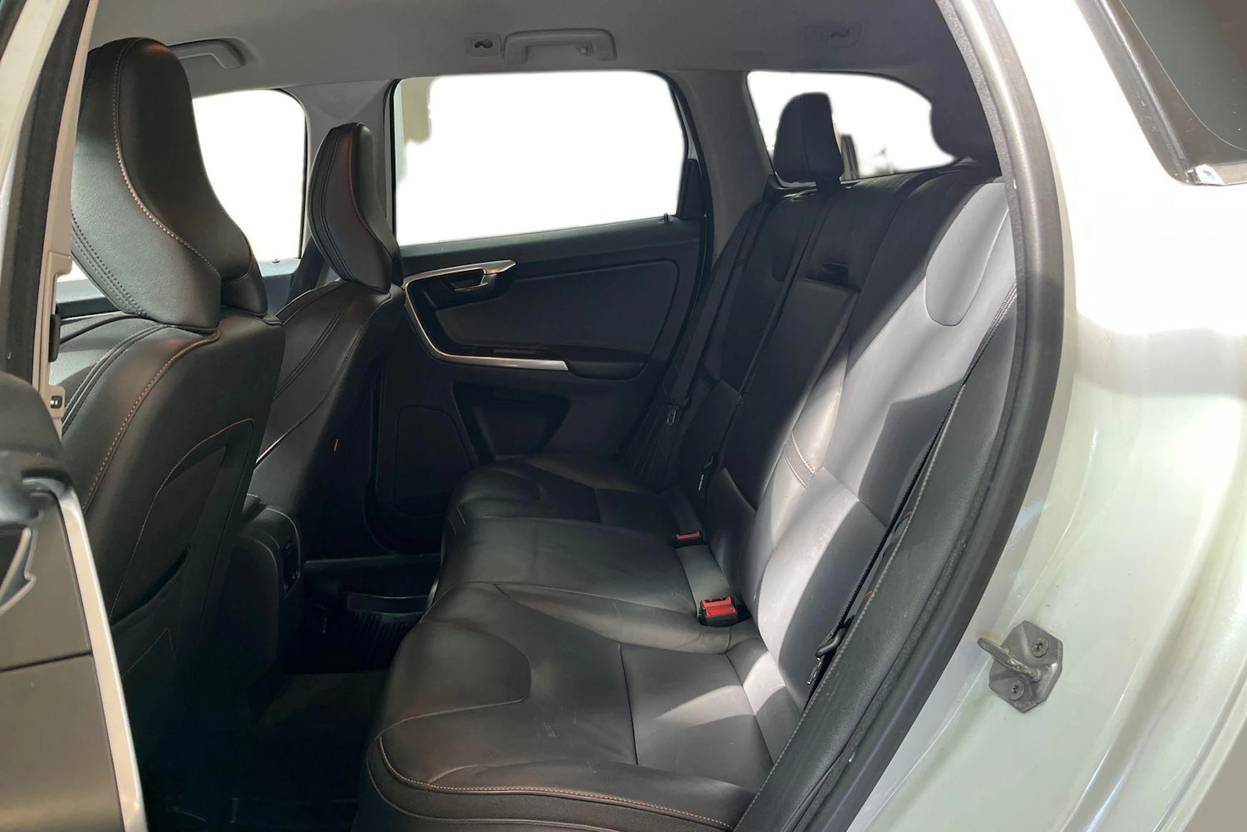 valkoinen Volvo XC60 2014 kuva 8.