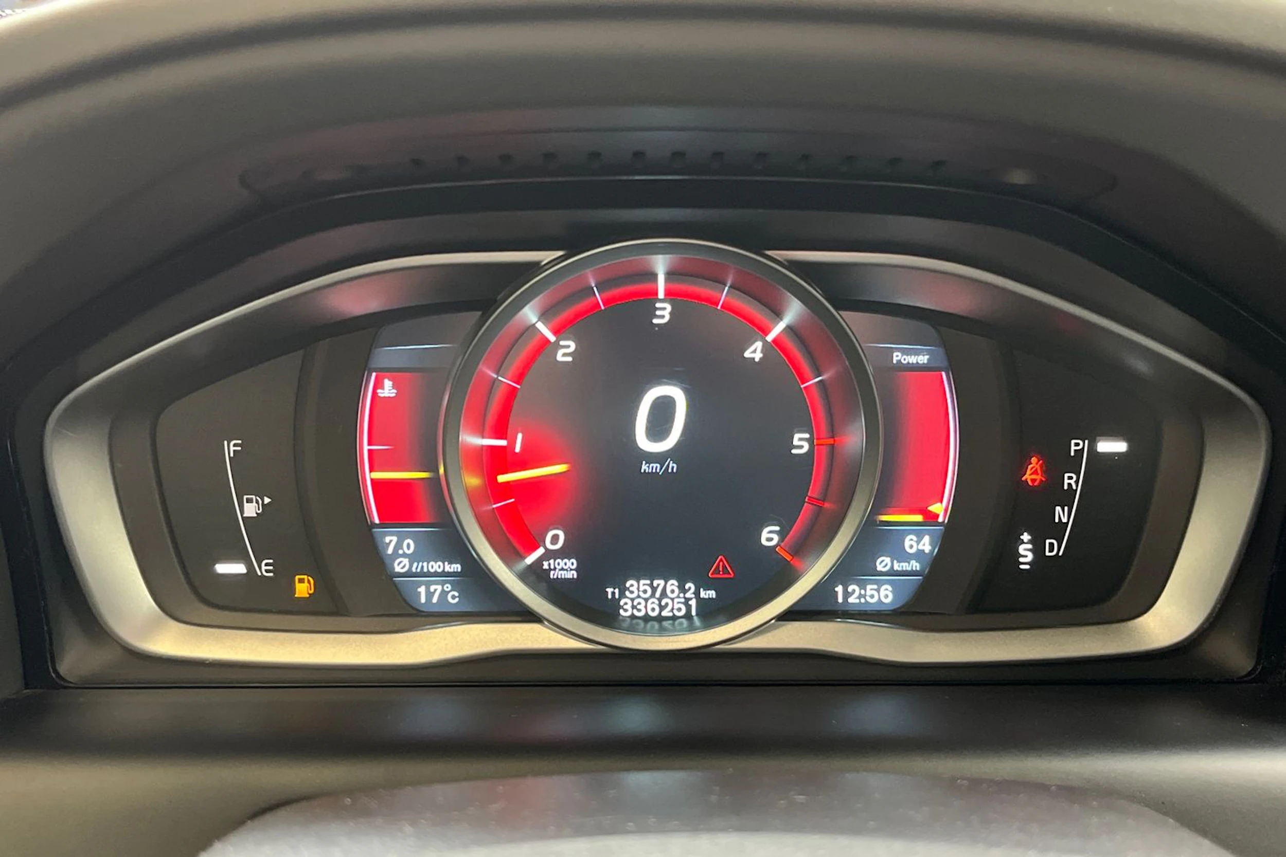 valkoinen Volvo XC60 2014 kuva 11.
