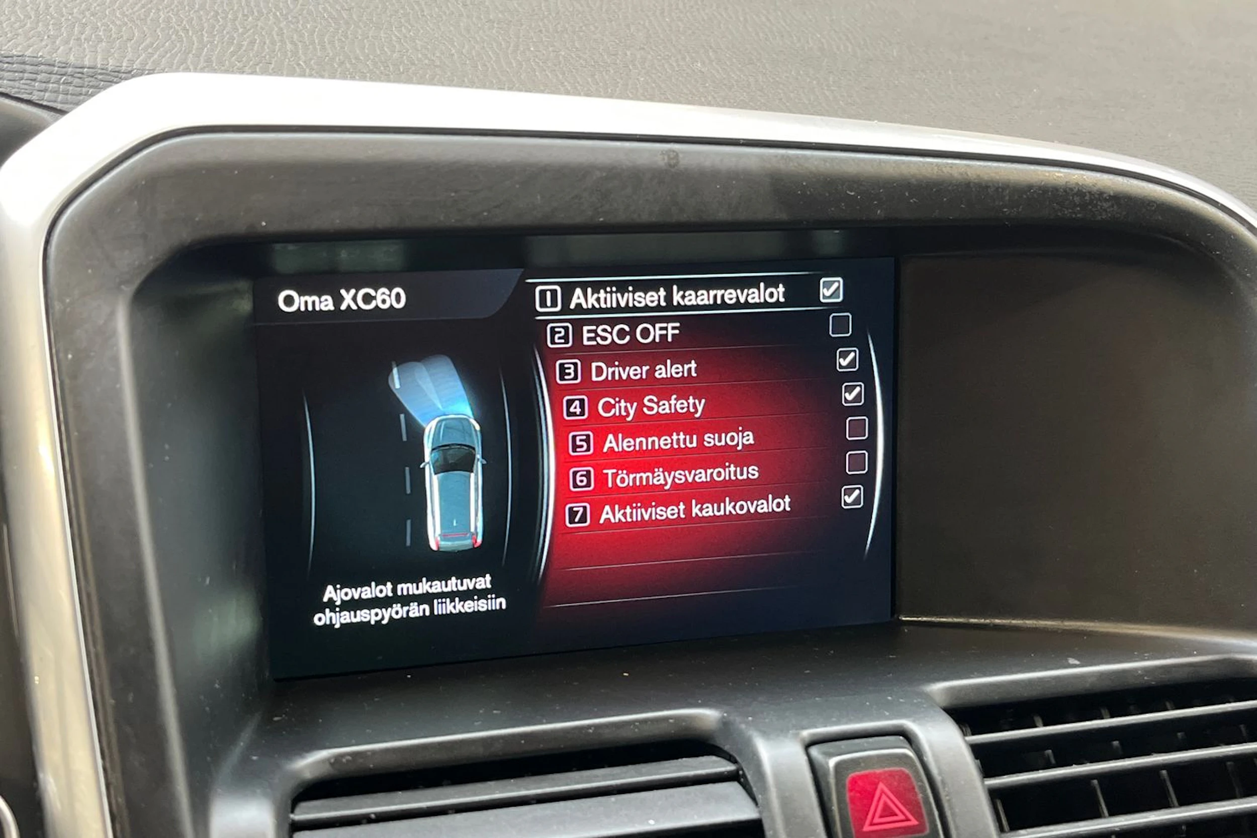 valkoinen Volvo XC60 2014 kuva 14.