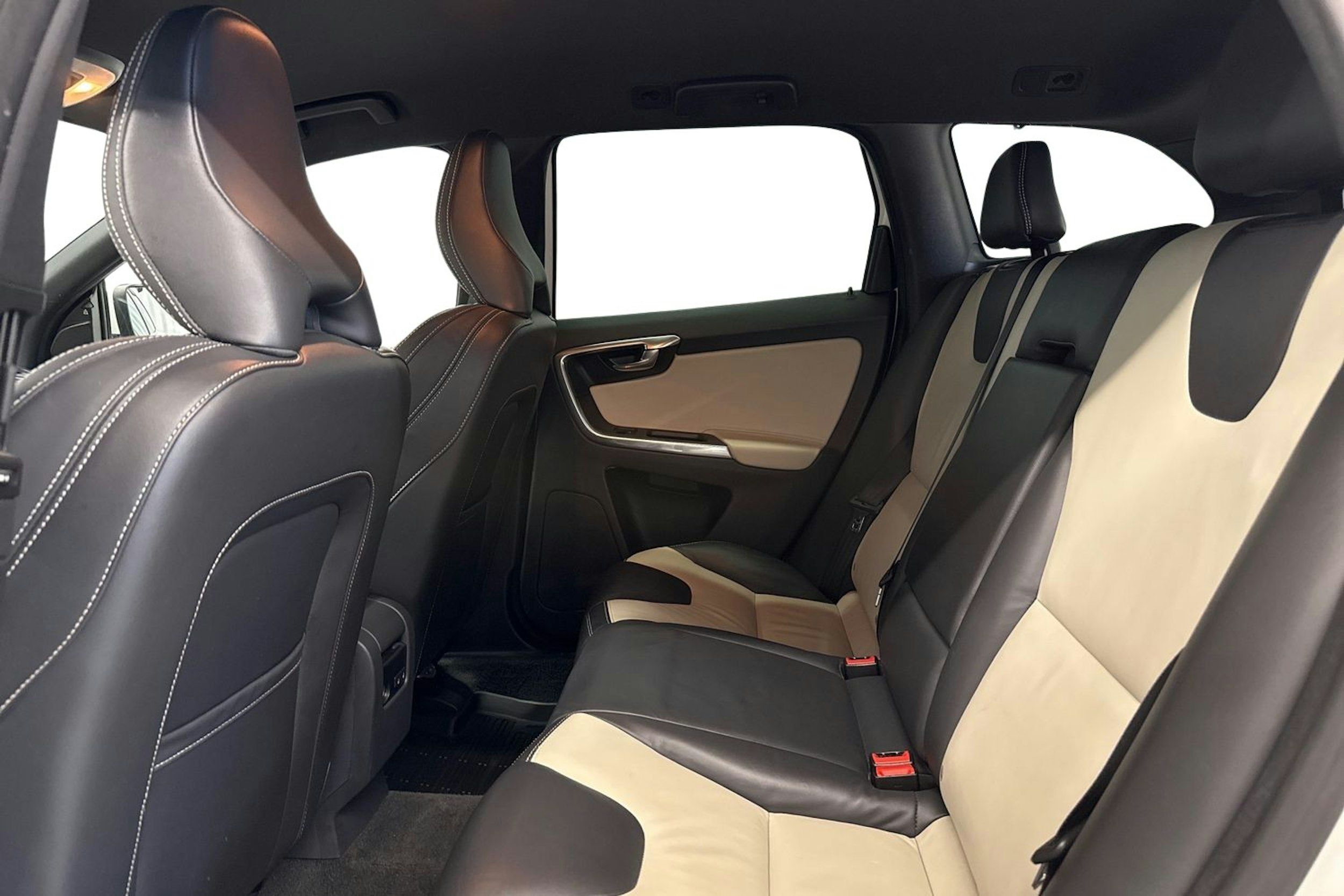 valkoinen Volvo XC60 2014 kuva 8.