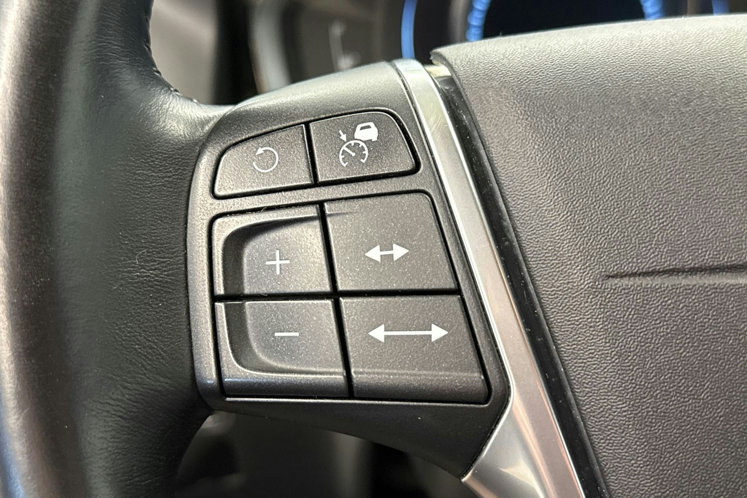 valkoinen Volvo XC60 2014 kuva 12.