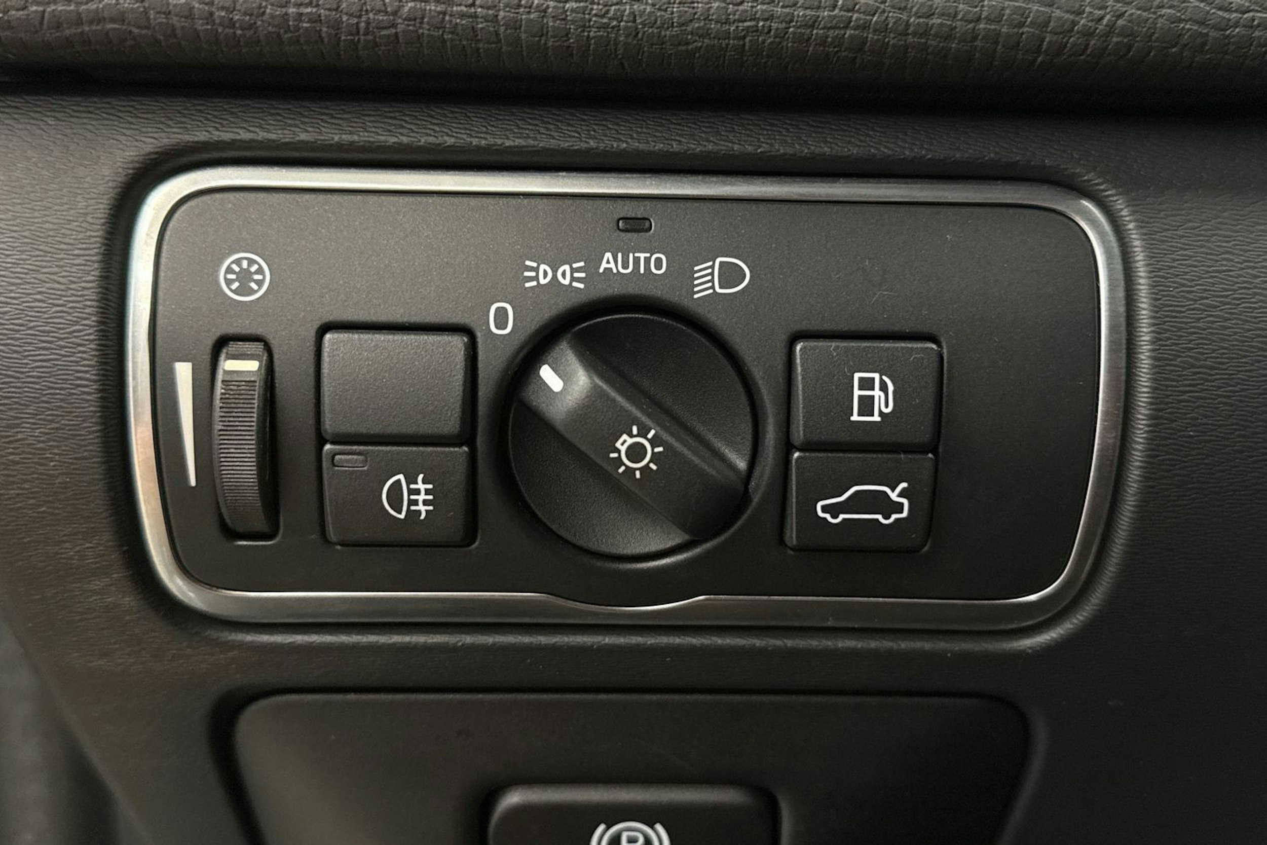 valkoinen Volvo XC60 2014 kuva 13.