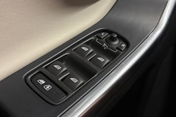 valkoinen Volvo XC60 2014 kuva 14.