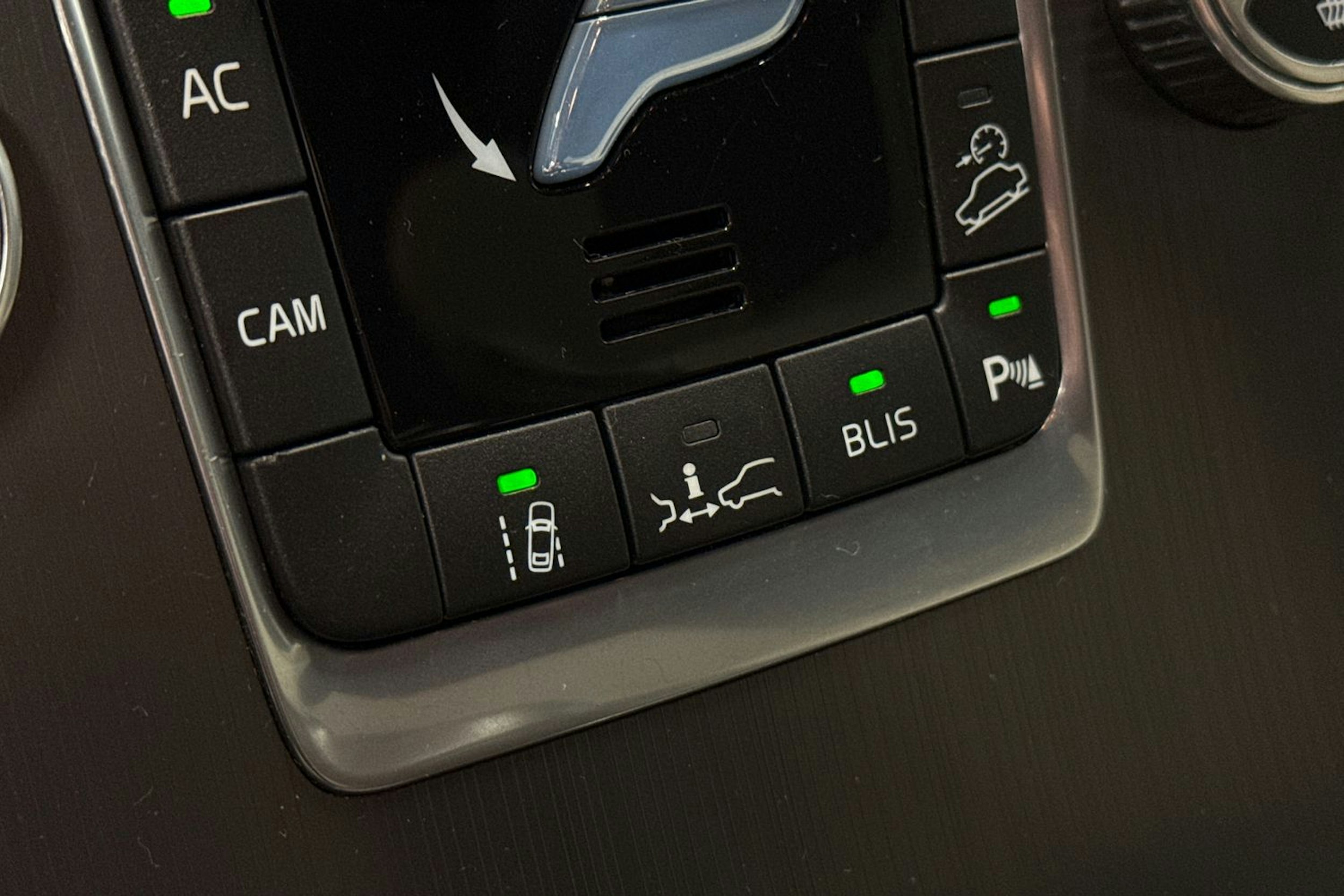 valkoinen Volvo XC60 2014 kuva 19.