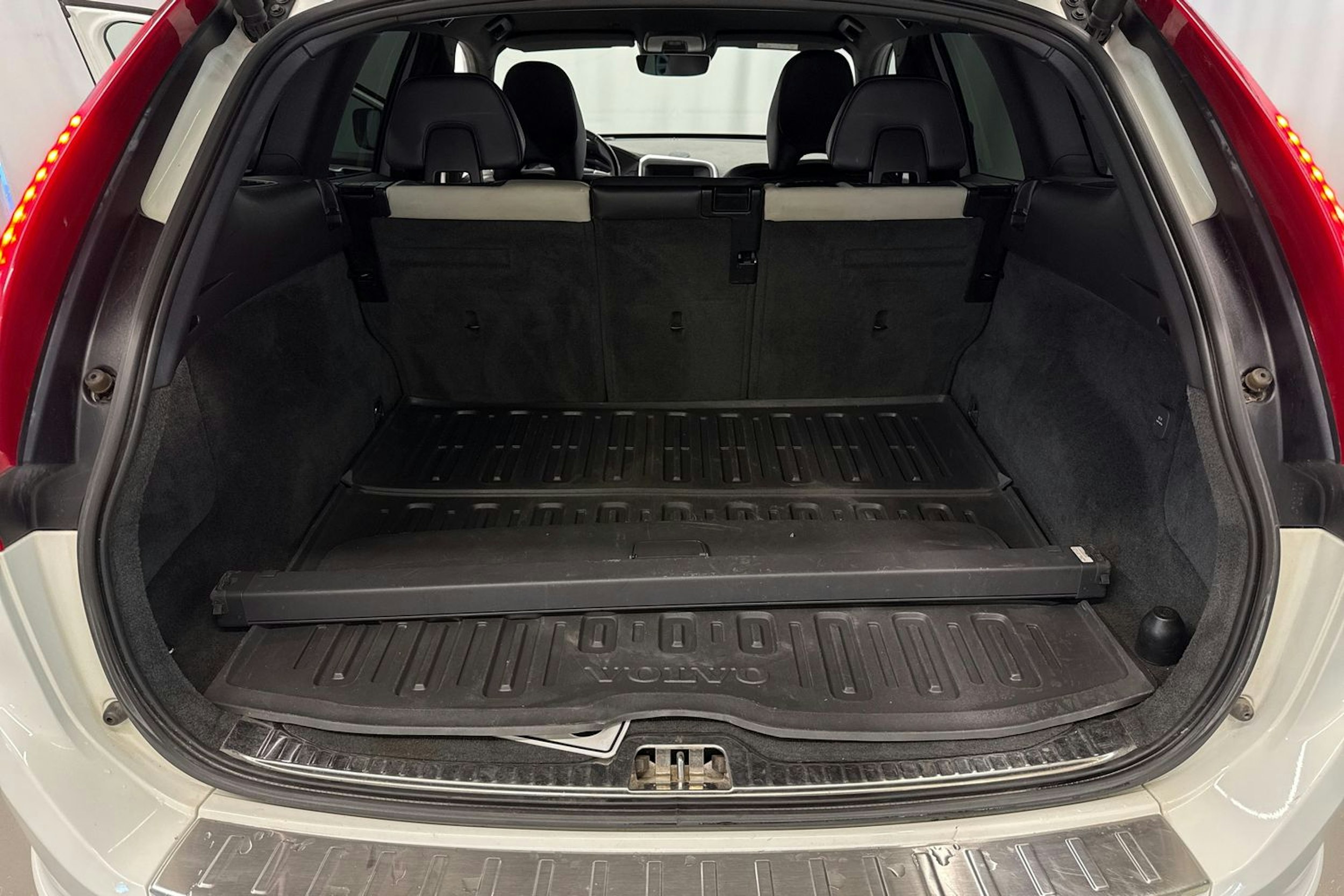 valkoinen Volvo XC60 2014 kuva 23.