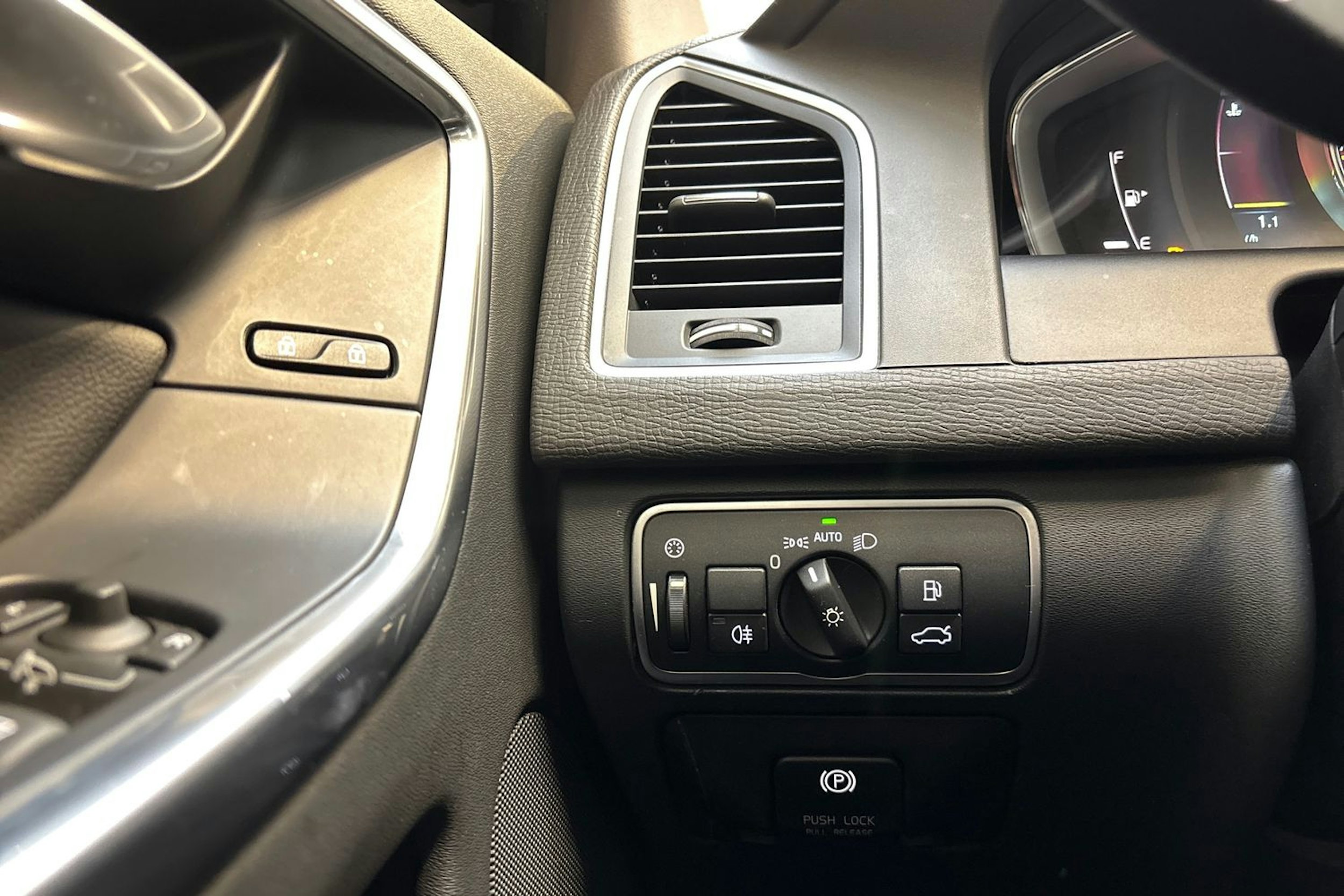 ruskea (beige) Volvo XC60 2014 kuva 15.