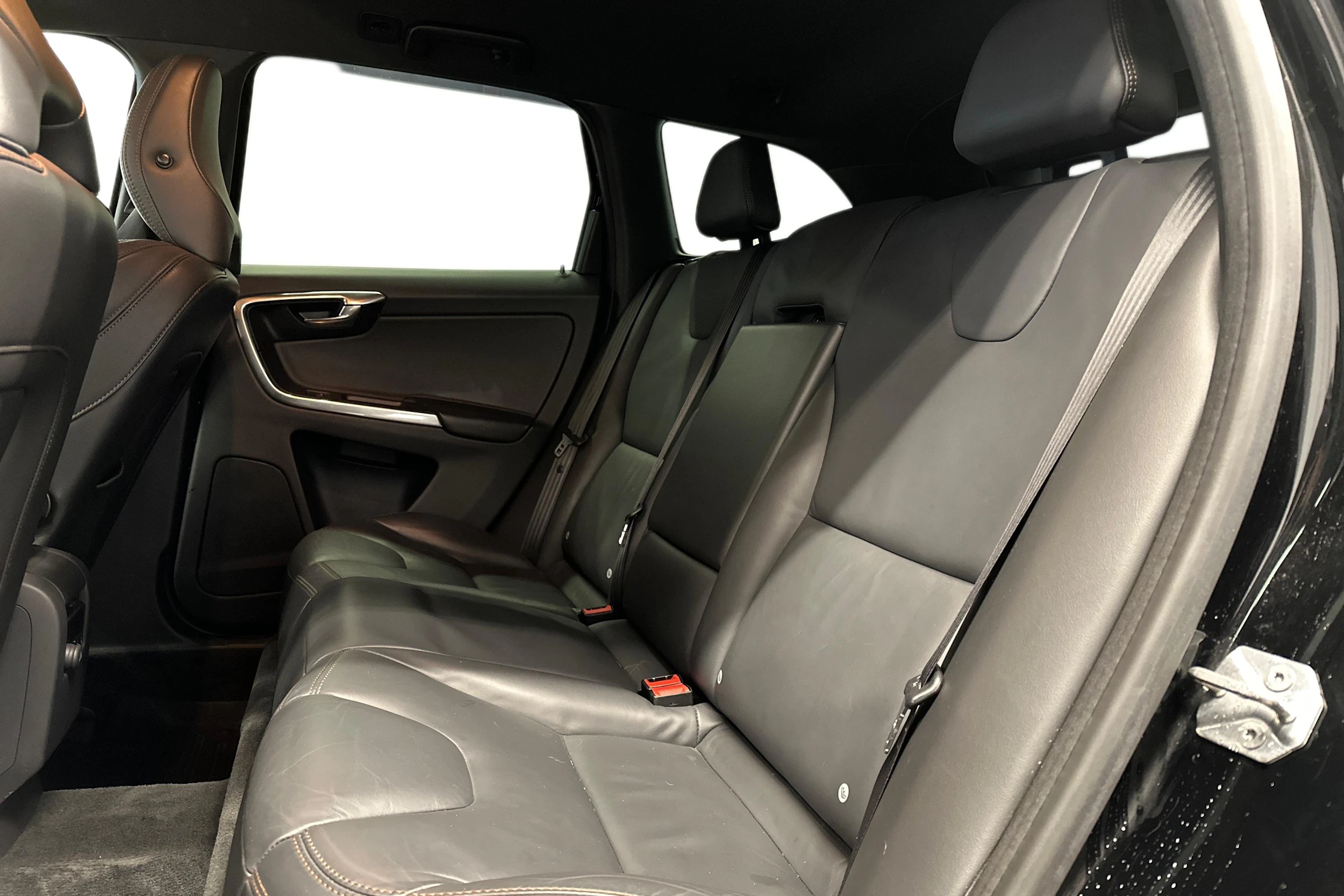 musta Volvo XC60 2014 kuva 8.