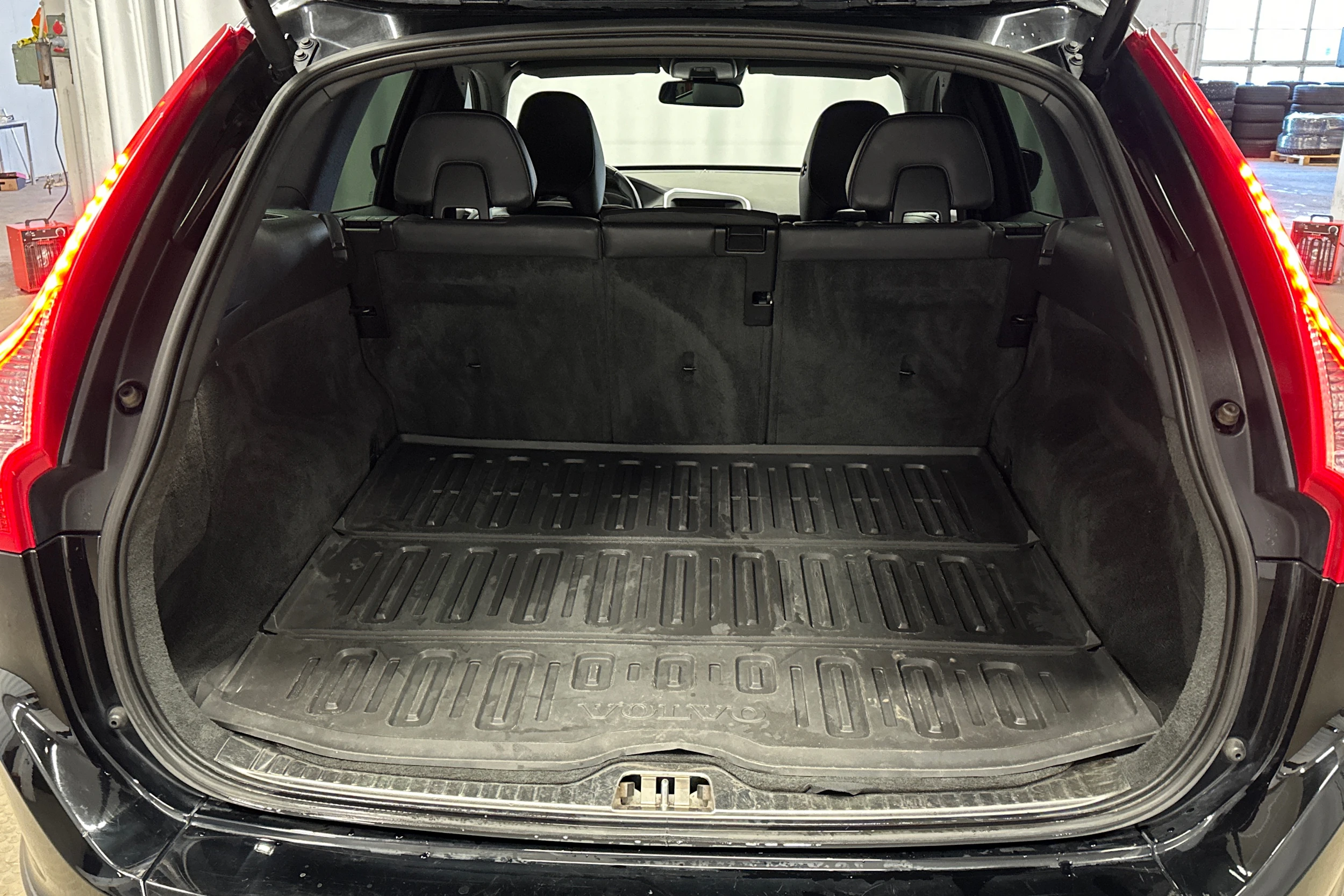 musta Volvo XC60 2014 kuva 11.