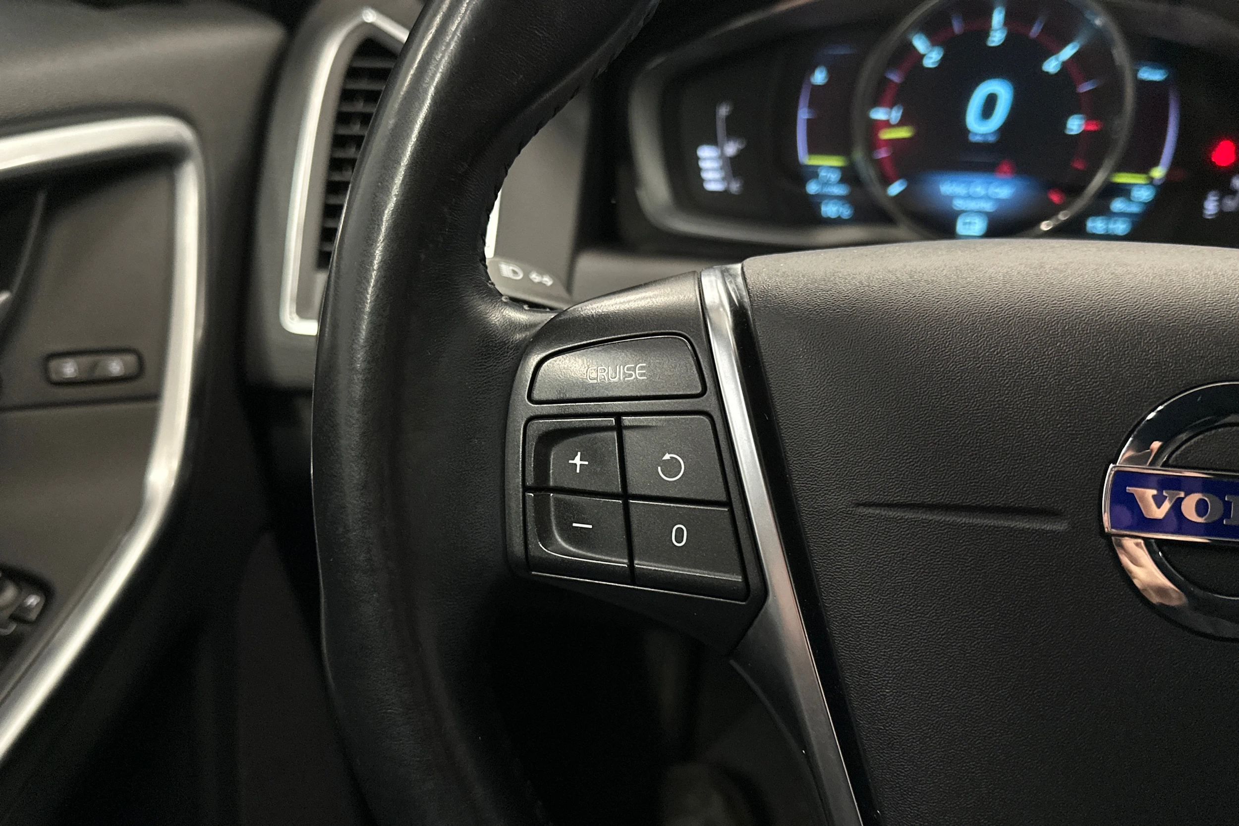 musta Volvo XC60 2014 kuva 16.