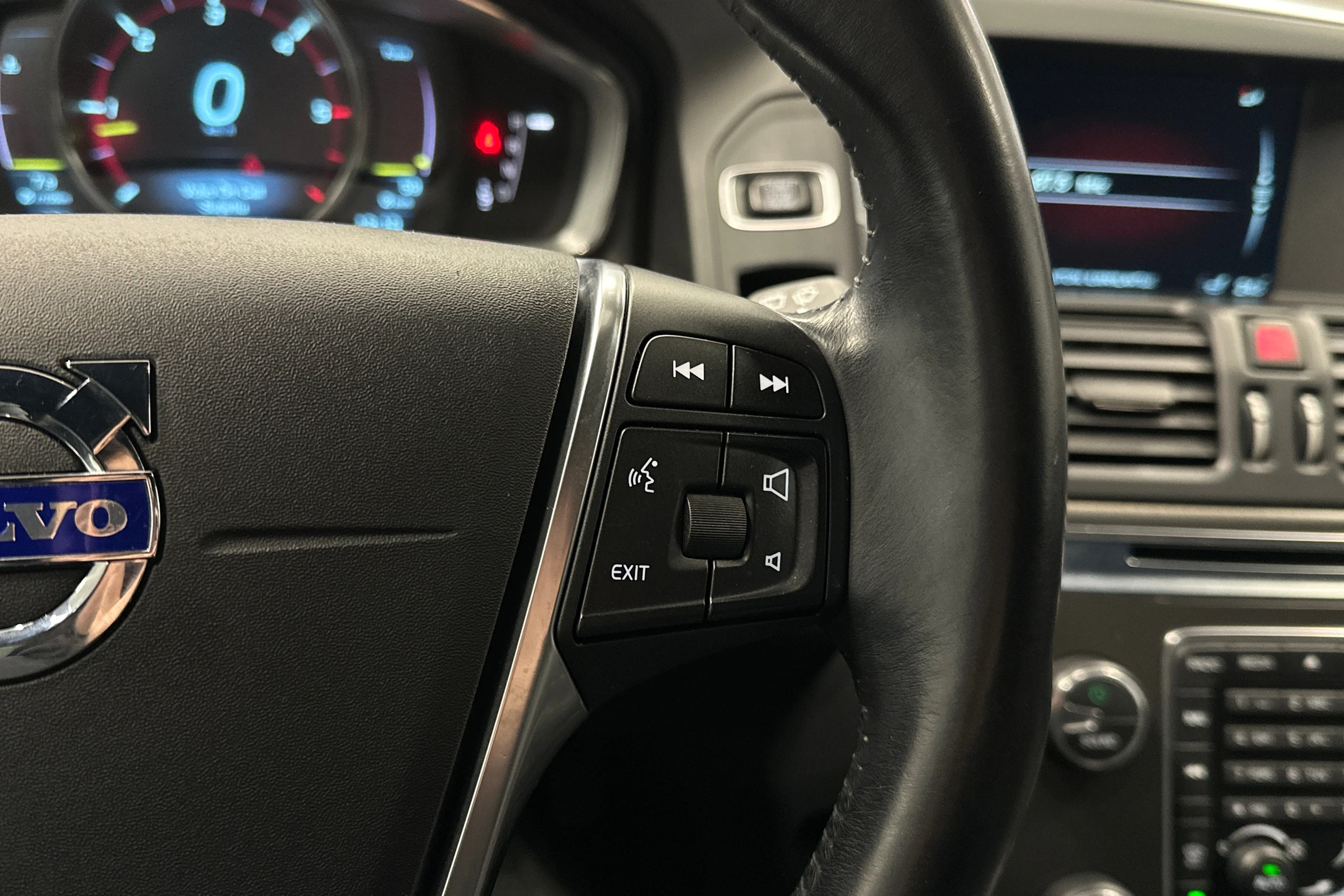 musta Volvo XC60 2014 kuva 17.