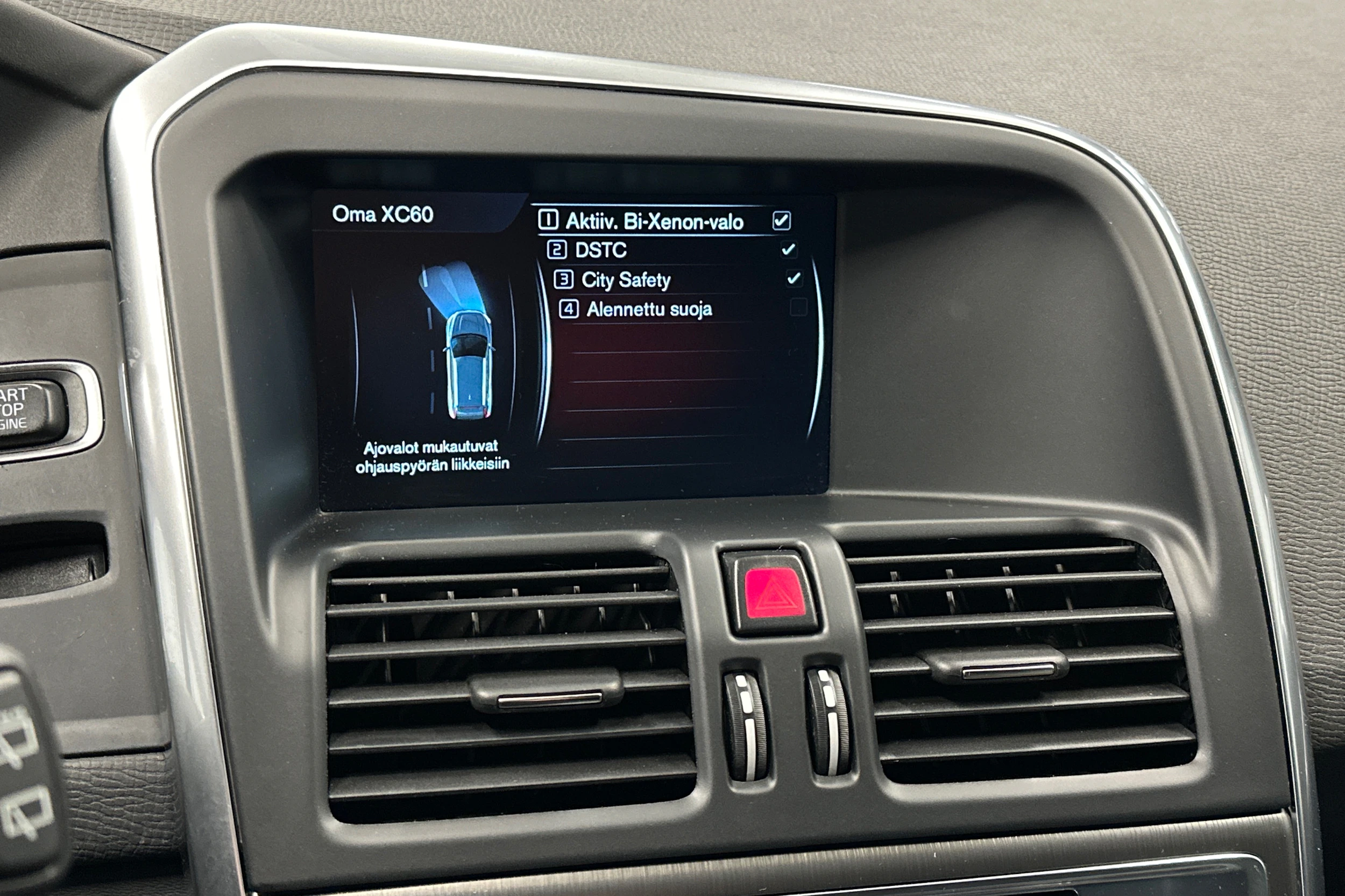 musta Volvo XC60 2014 kuva 20.