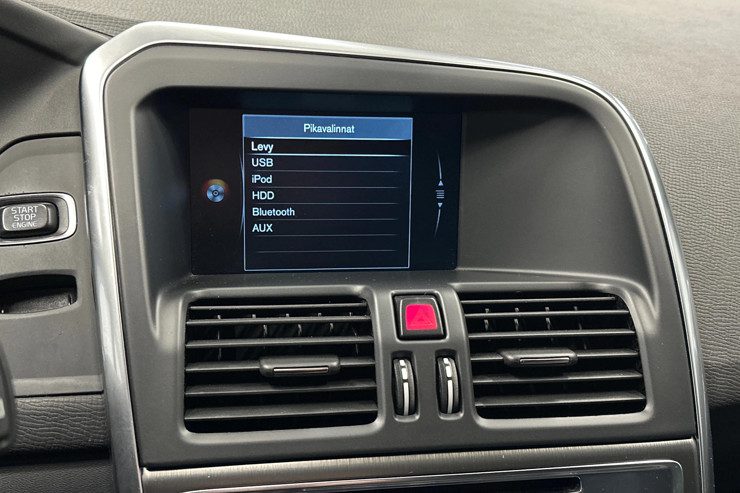 musta Volvo XC60 2014 kuva 23.