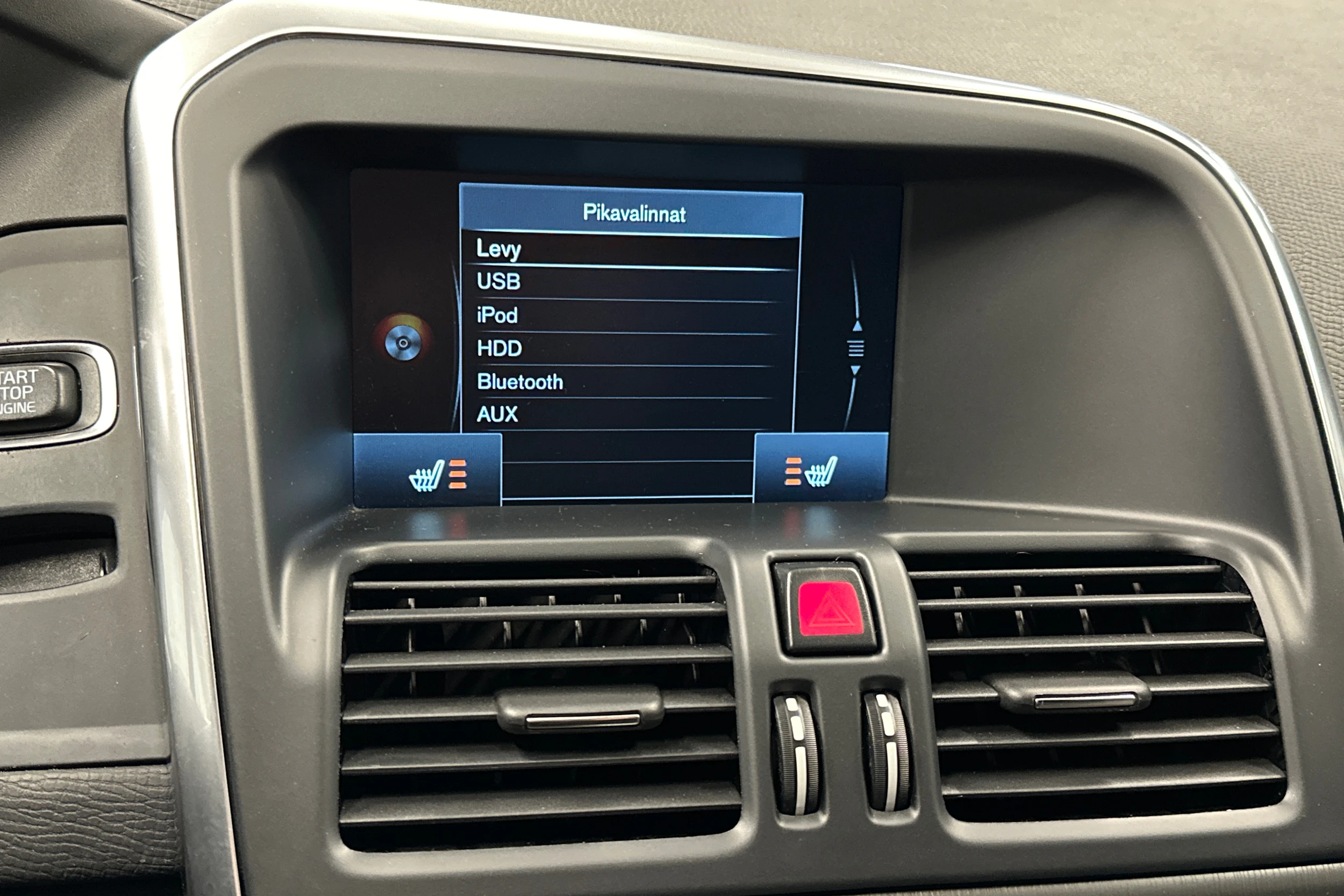 musta Volvo XC60 2014 kuva 24.