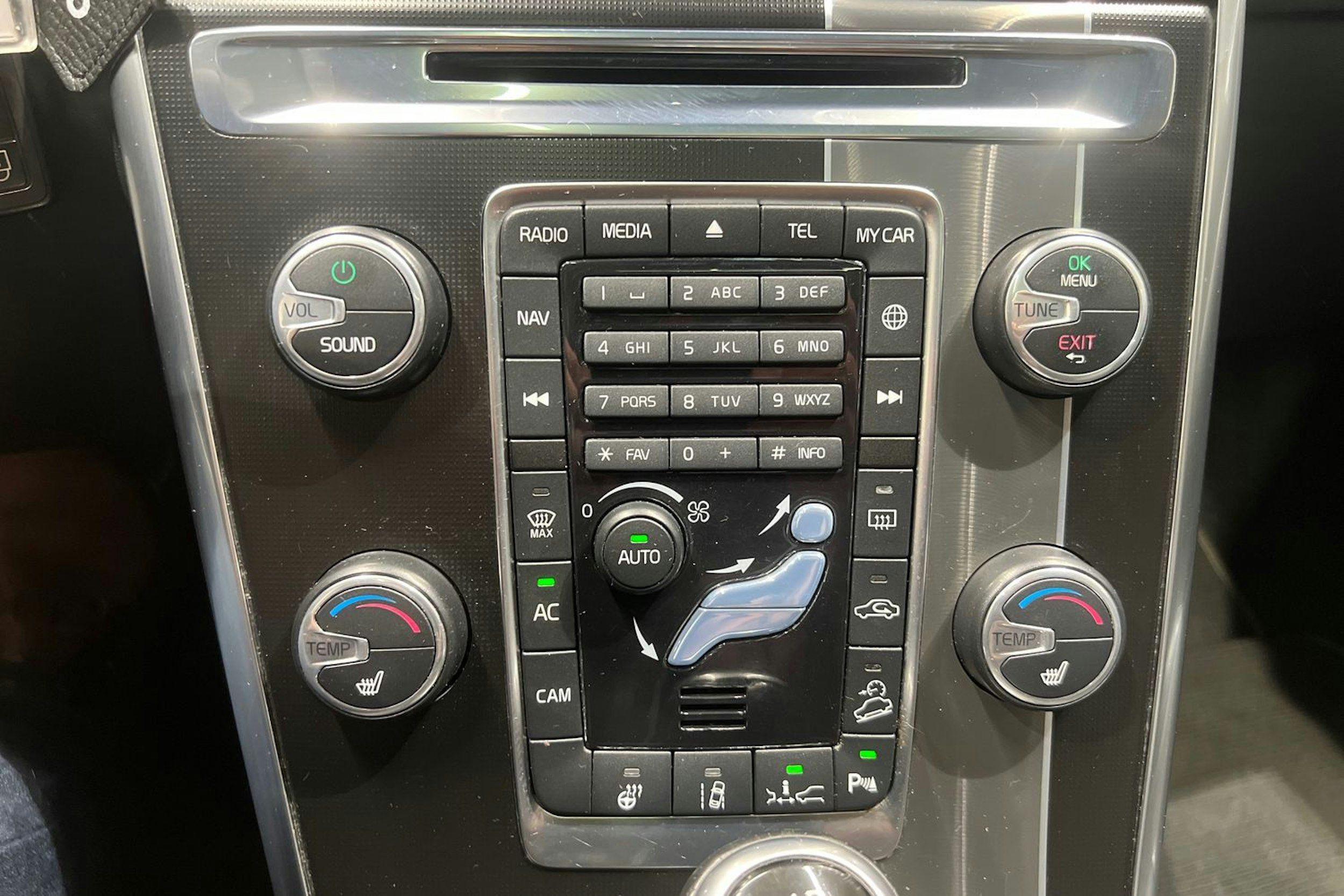 ruskea (beige) Volvo XC60 2014 kuva 15.