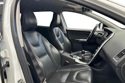 valkoinen Volvo XC60 2014 kuva 7.